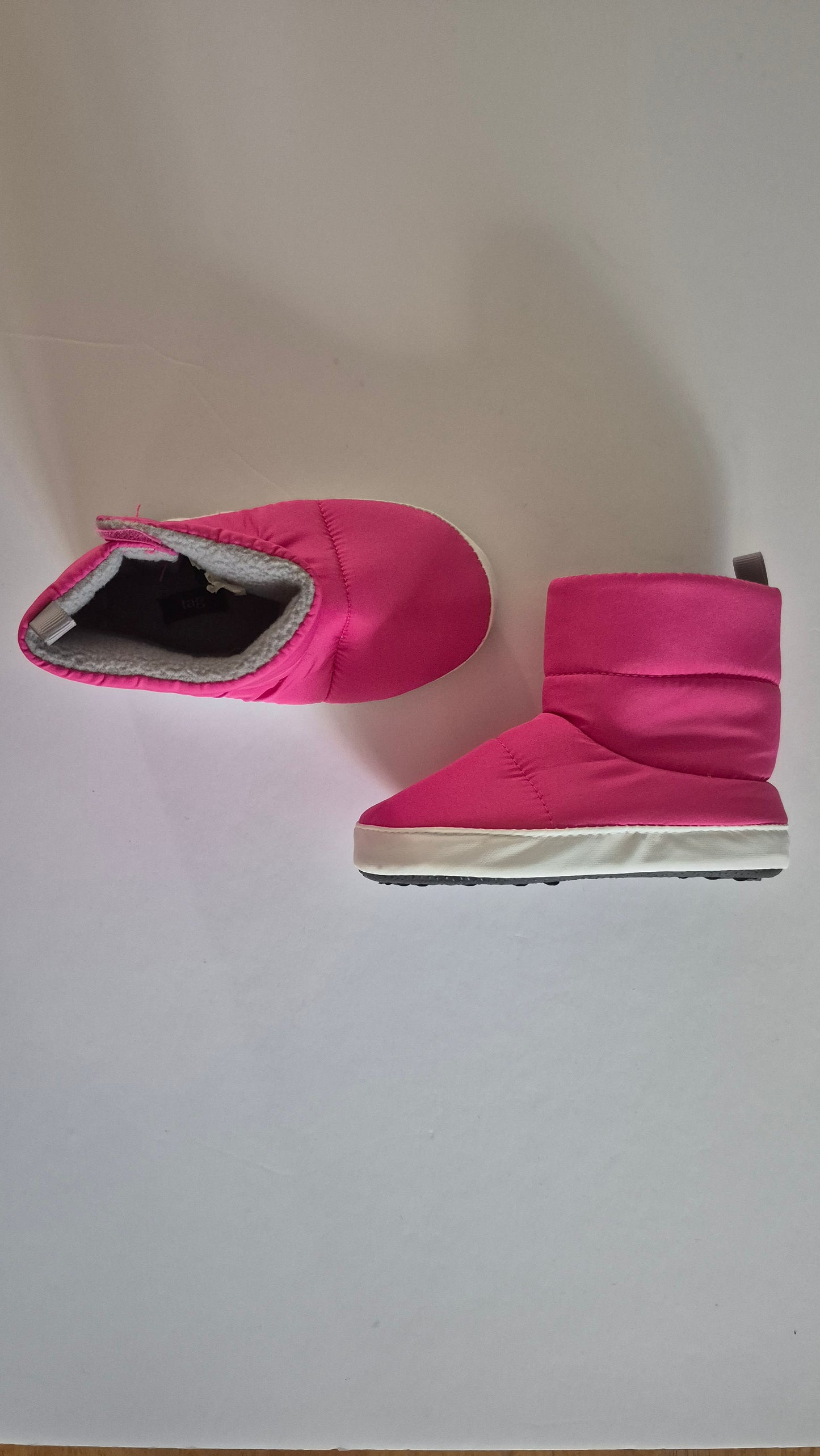 Tag Pointure 24 (Small) 5-6 (Pantoufle plus que botte)