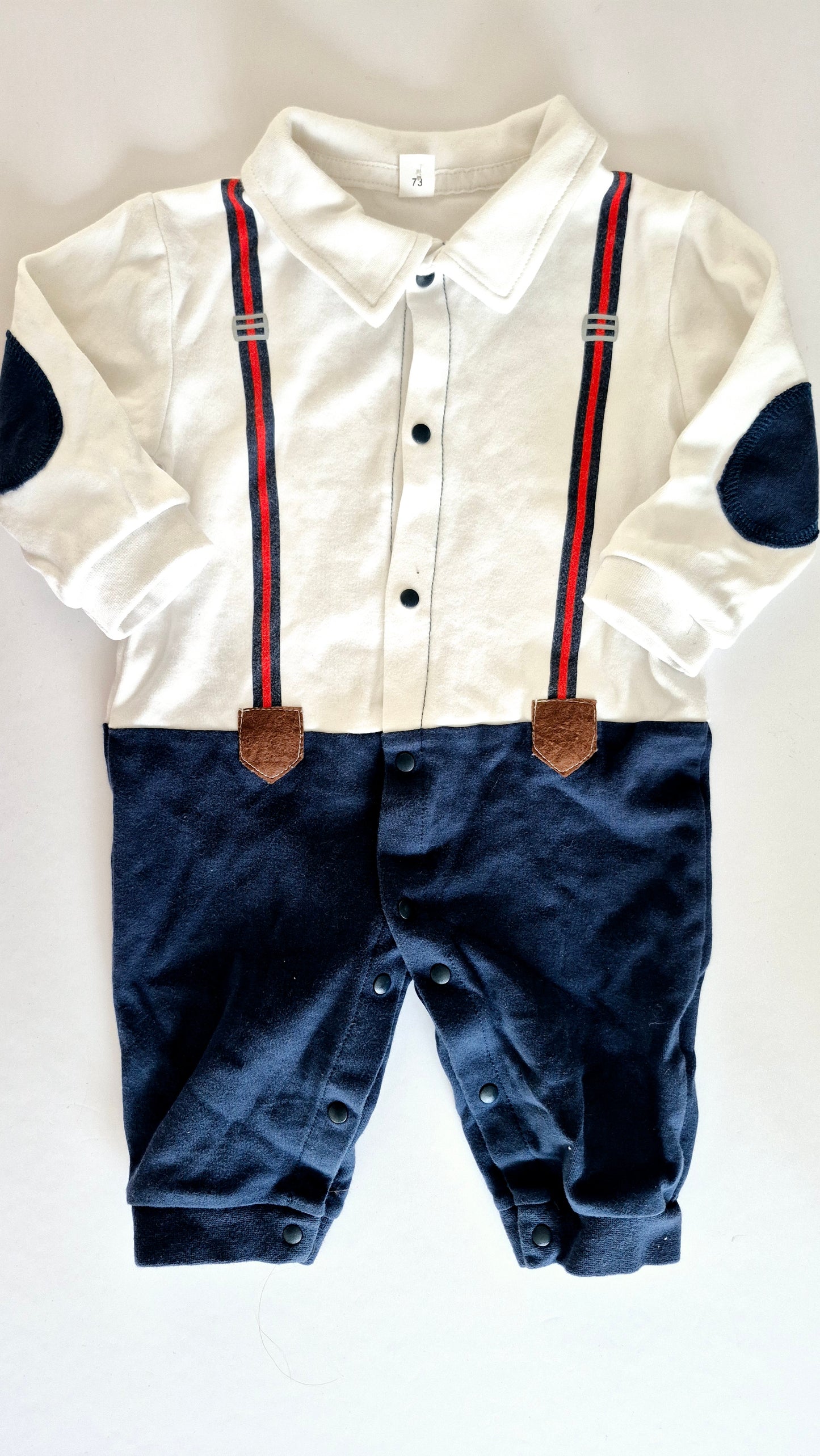 Une Pièce 9-12 mois