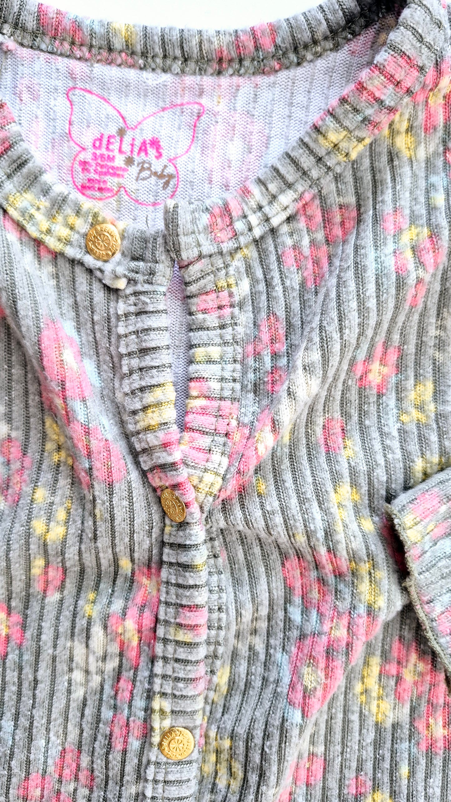 Pyjama 3-6 mois (bouton du haut brisé)