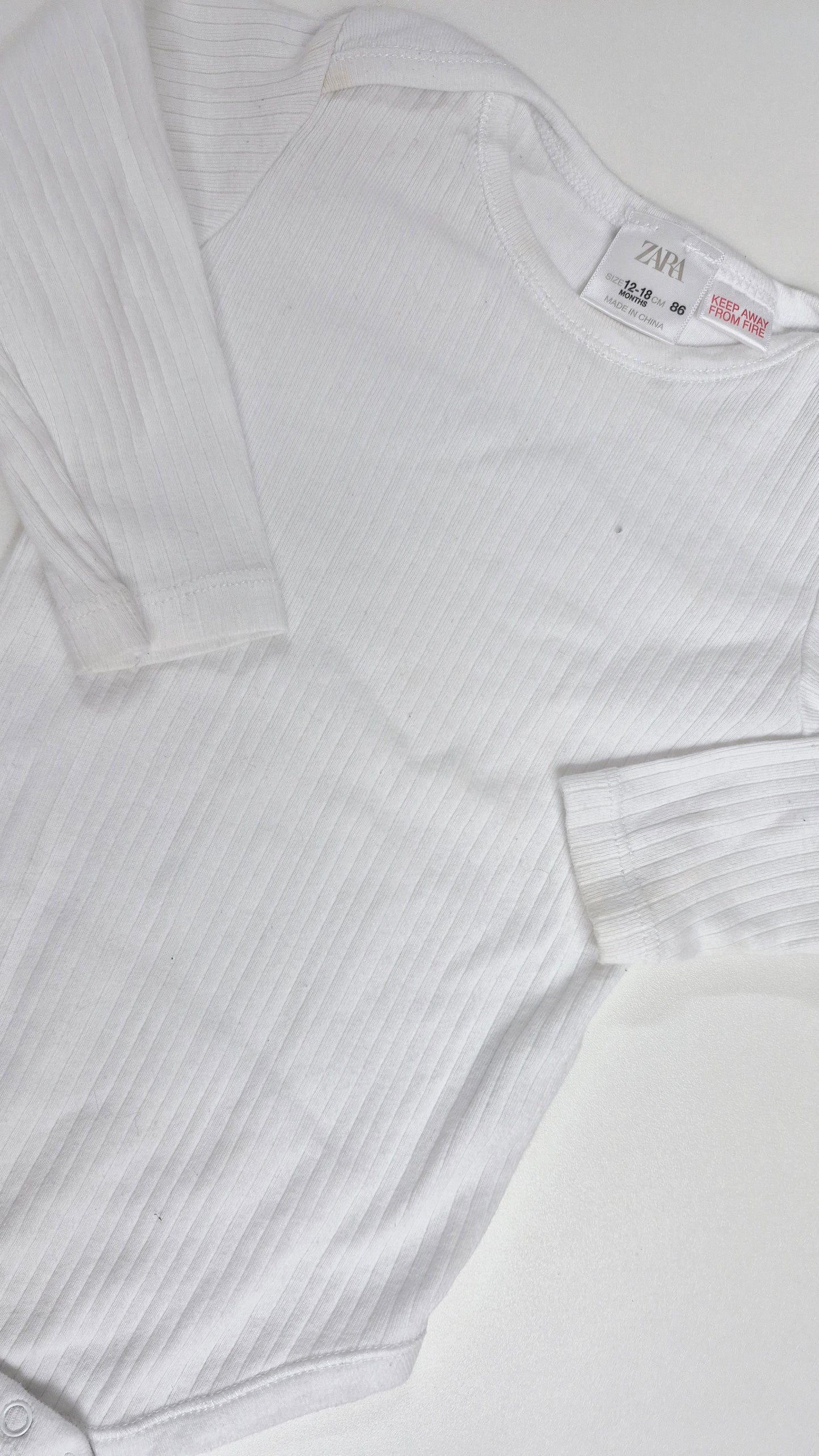 Cache Couche 12-18 mois Zara (imparfait léger bout des manches)