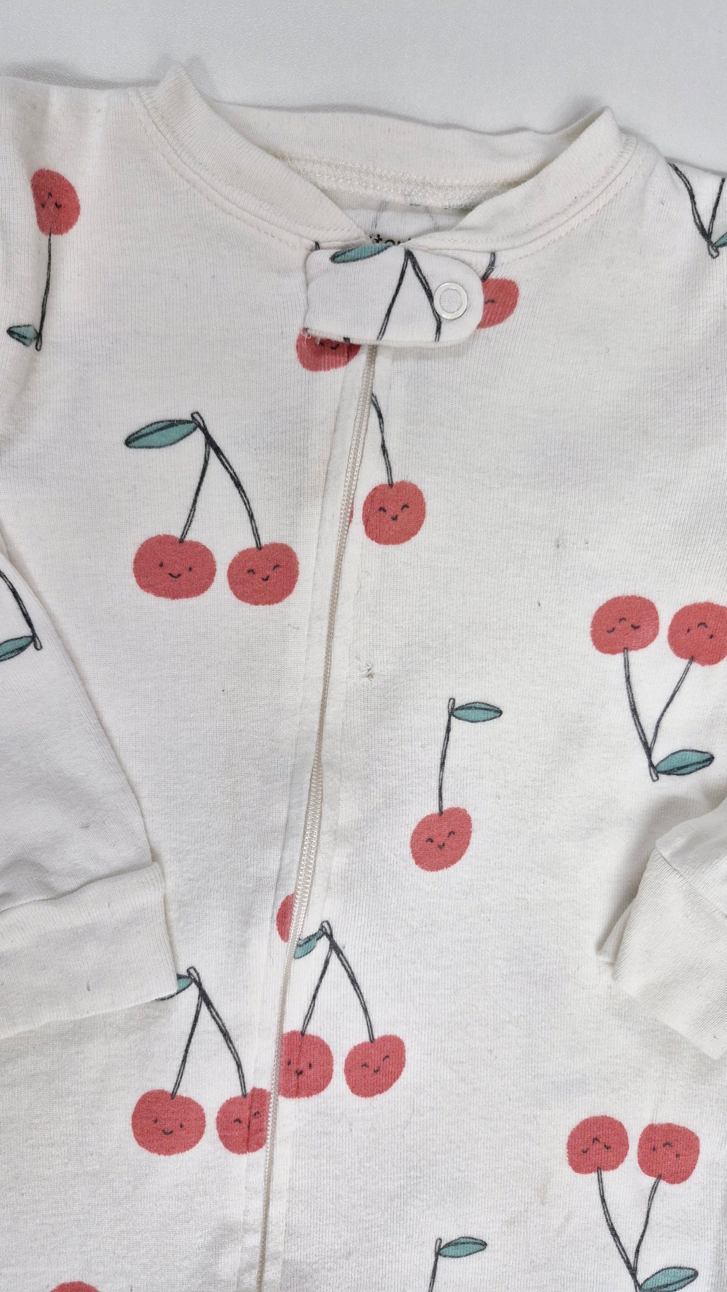 Pyjama 2T Carter's (Imparfait petit trou voir photo)