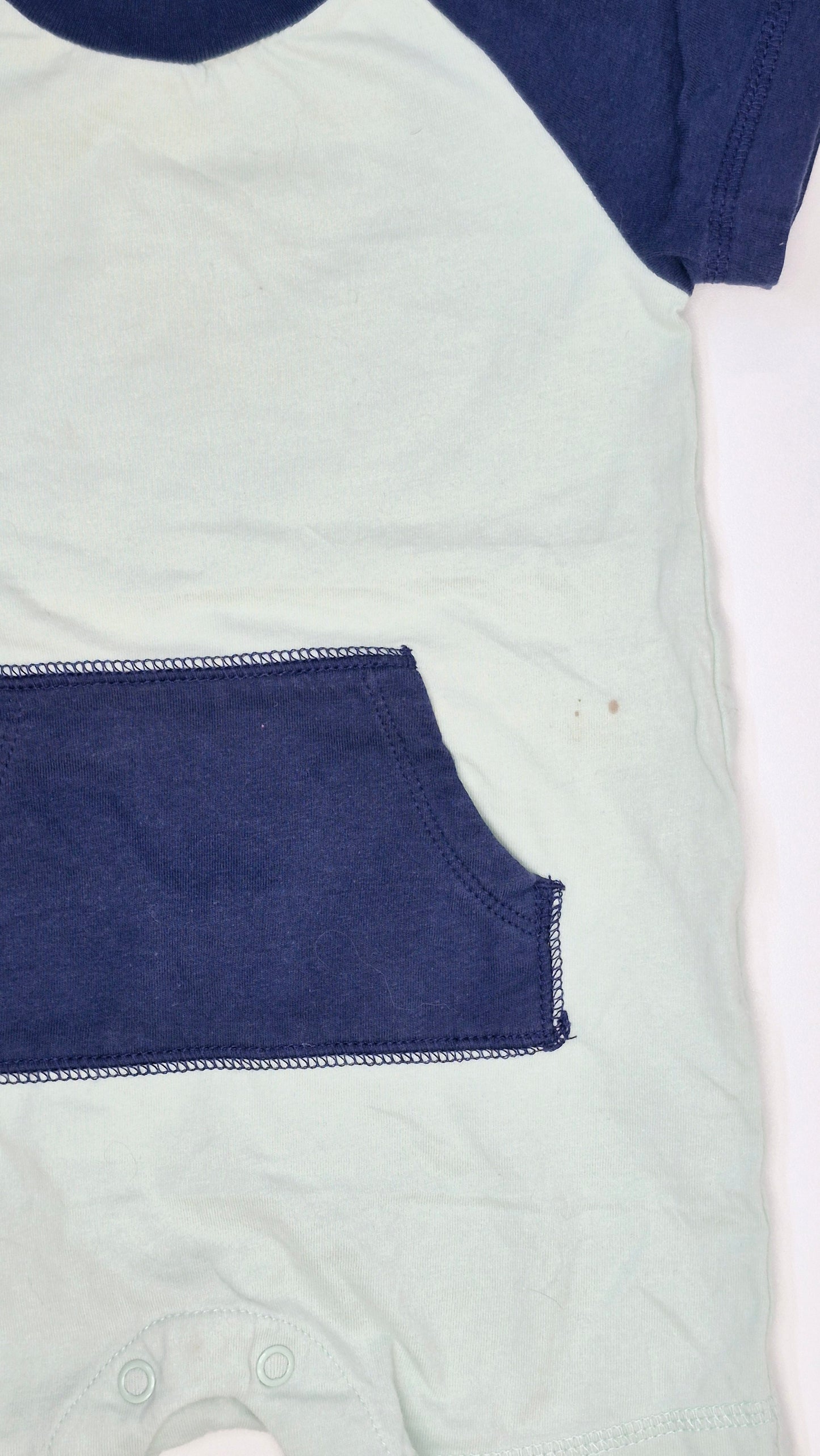 Une Pièce 9 mois Carter's (Imparfait voir photo)