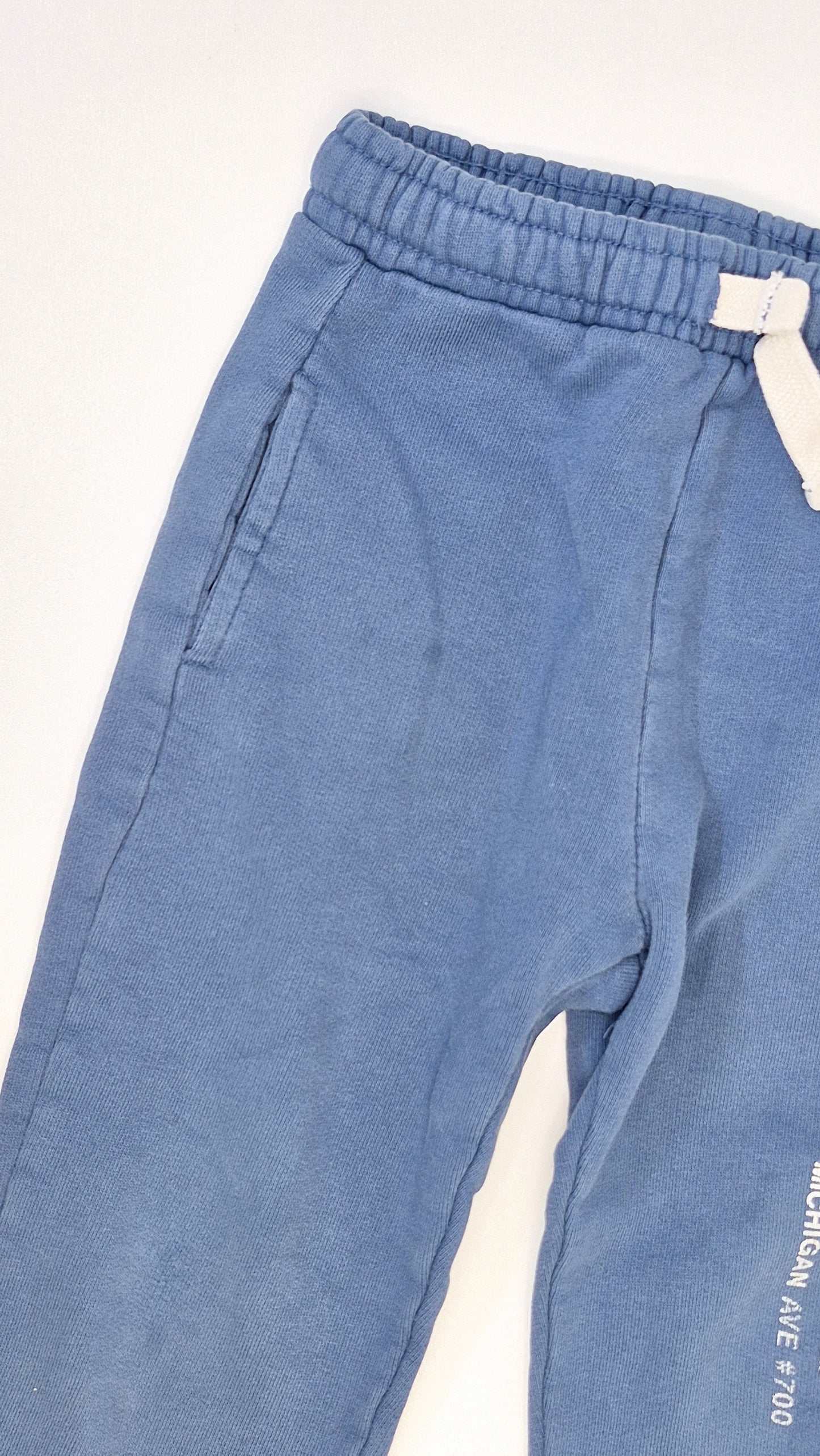Pantalon 4-5T Zara (imparfait voir photo)