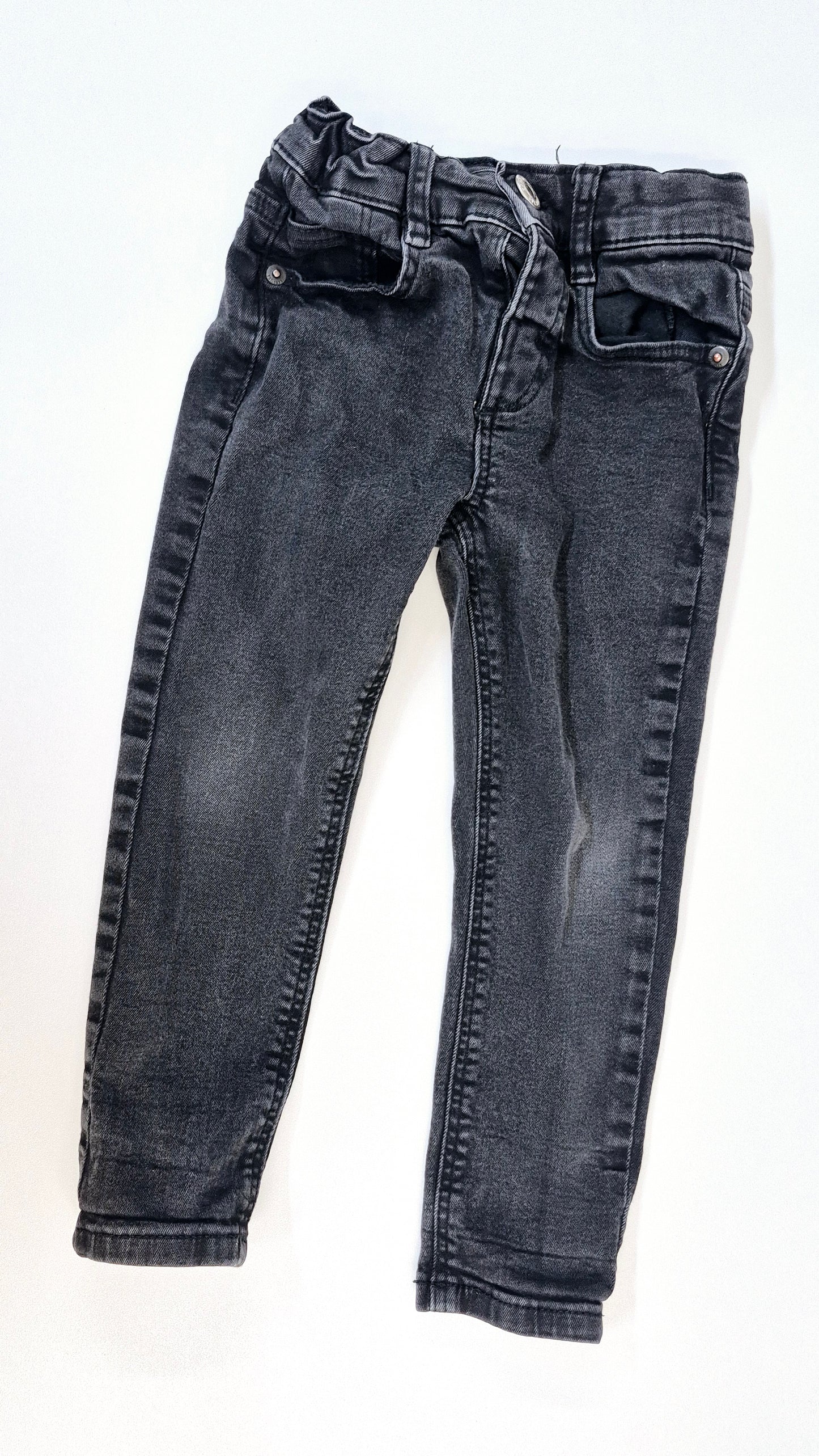 Pantalon 3-4T Zara (Genoux légèrement décoloré)