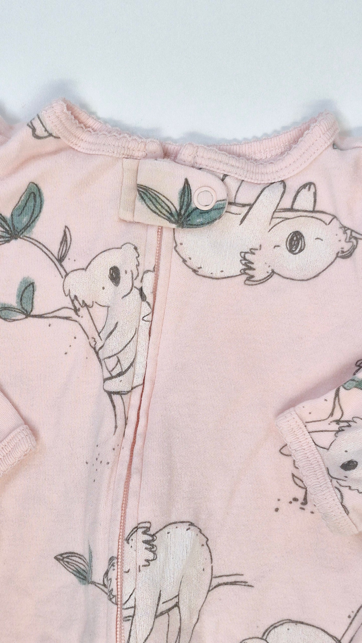 Pyjama 9 mois Carter's (Imparfait jauni voir photo)
