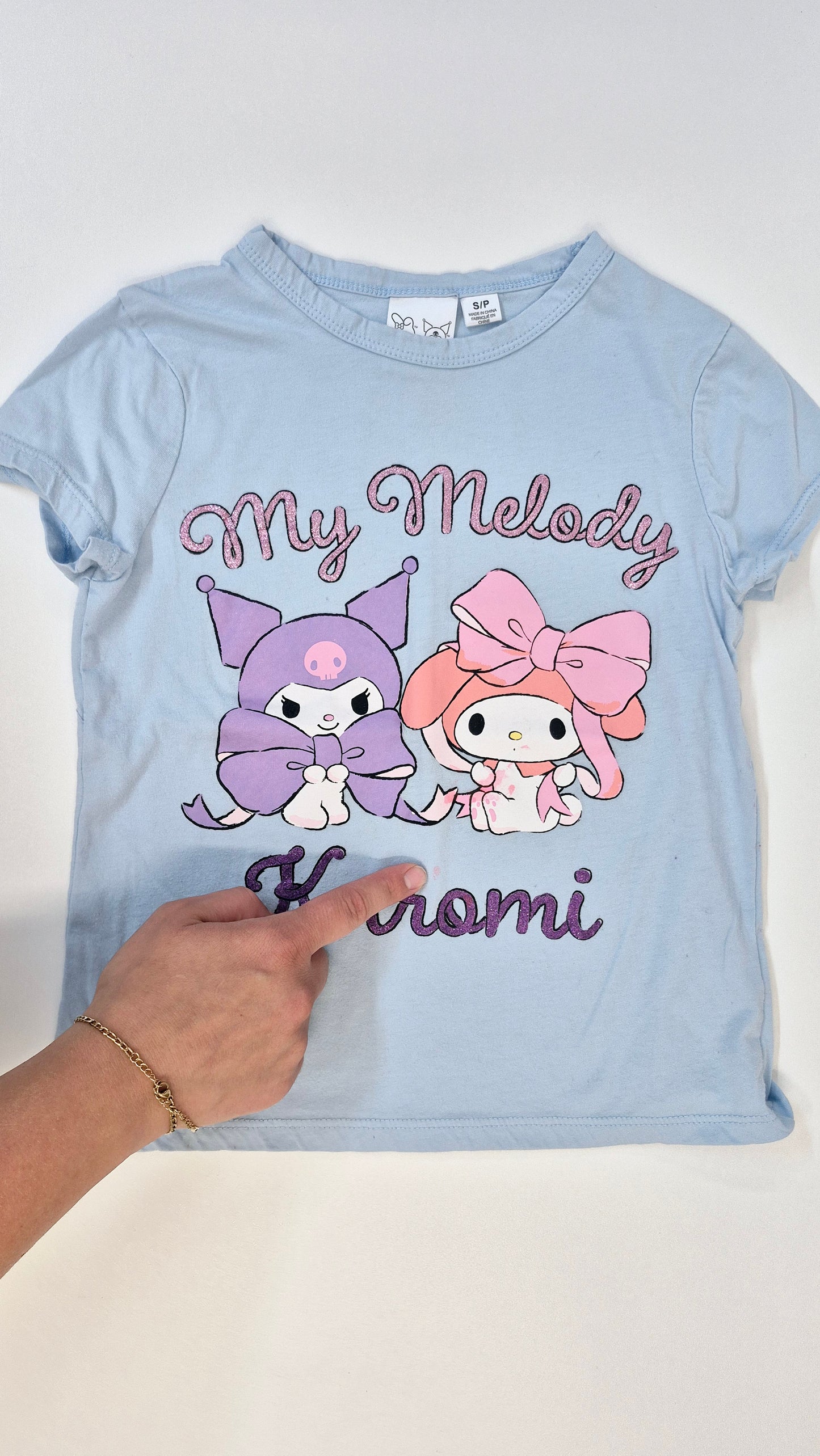 Chandail 6-8 Small (Imparfait voir photo)