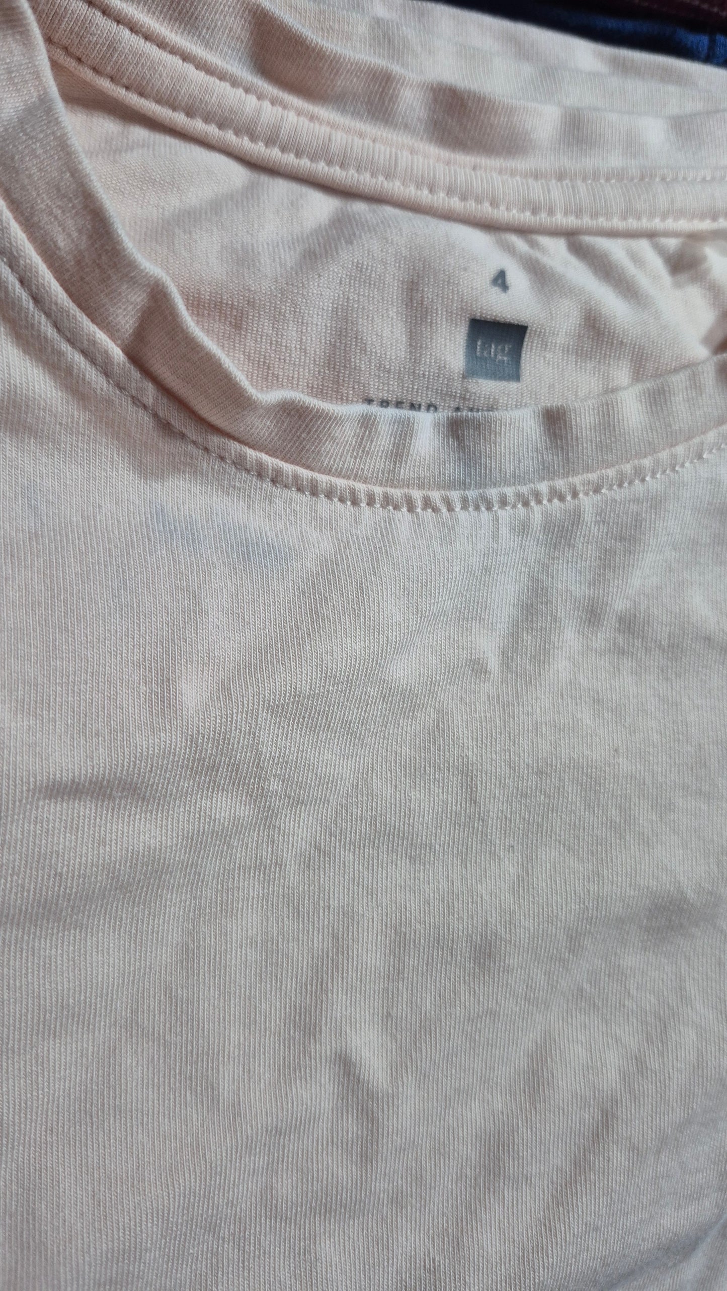 Chandail 4T Tag (Imparfait voir photo)