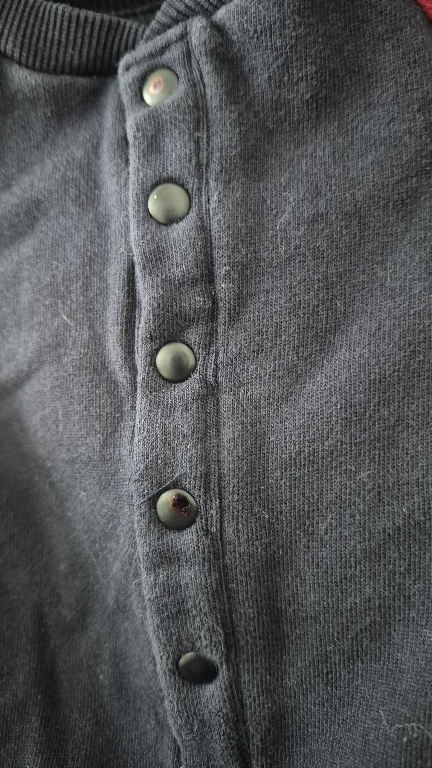 Une Pièce 3 mois Vamos( Imparfait sur deux boutons manque de noir)