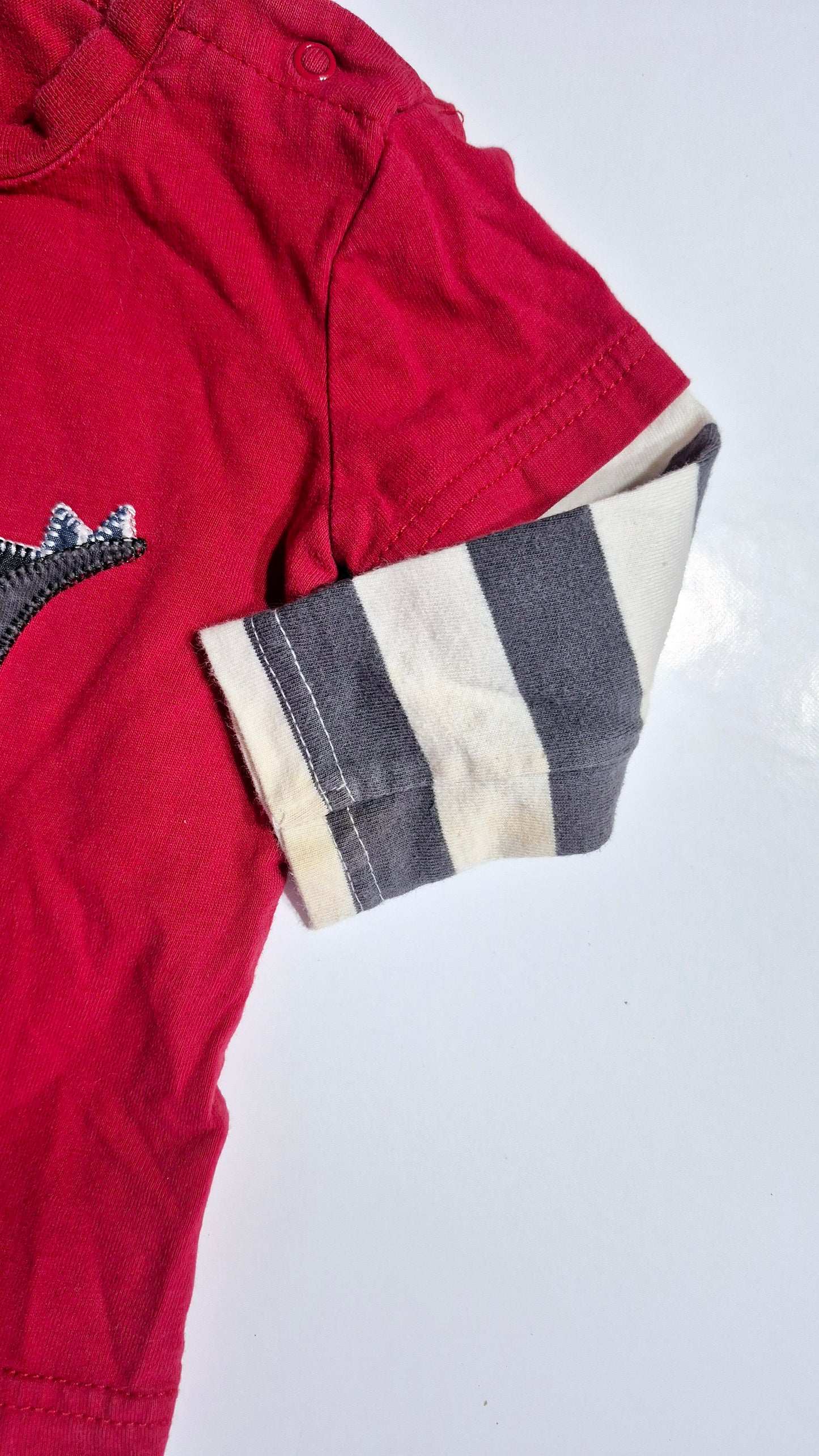 Chandail 9 mois Pekkle (Imparfait tache au manche)