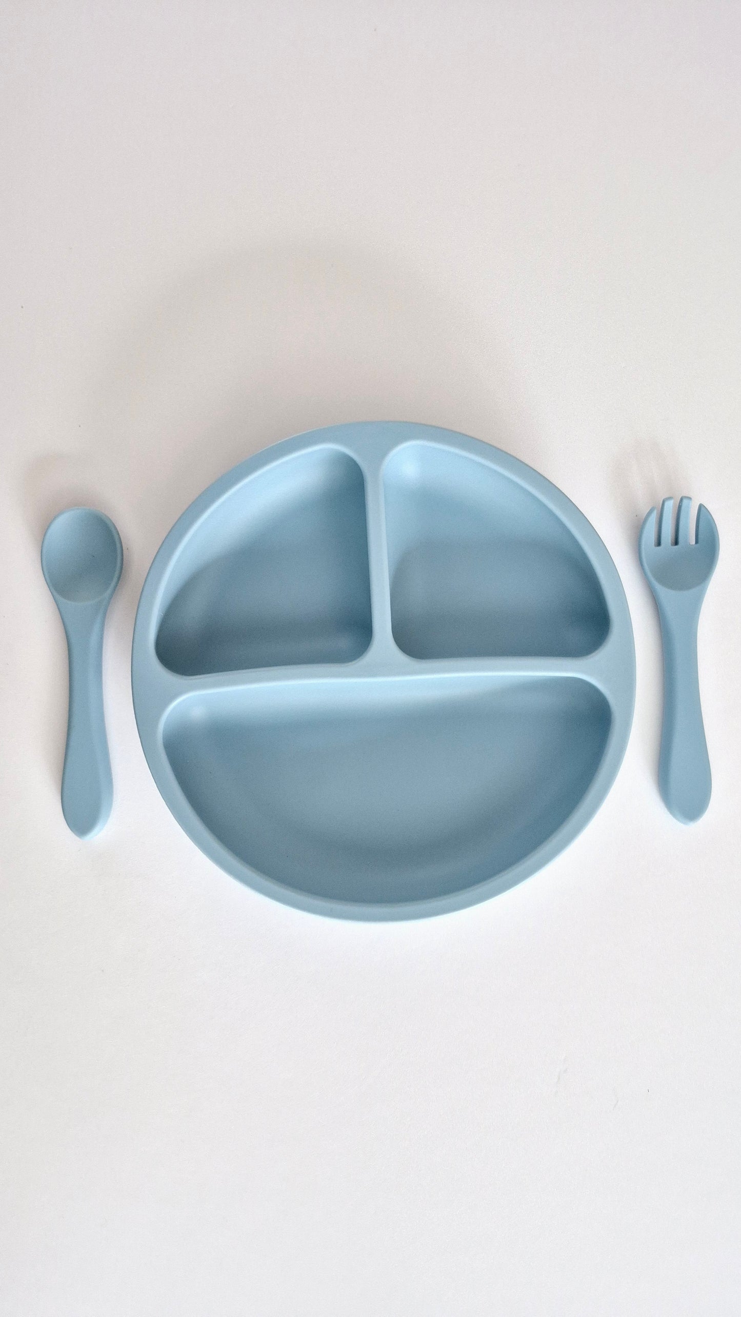 Assiette en silicone avec ustensiles en silicone
