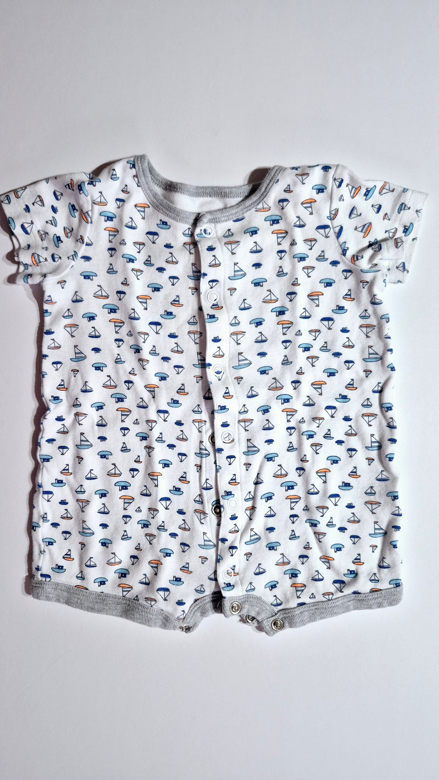 Une Pièce 3-6 mois Carter's (Imparfait tache pale)