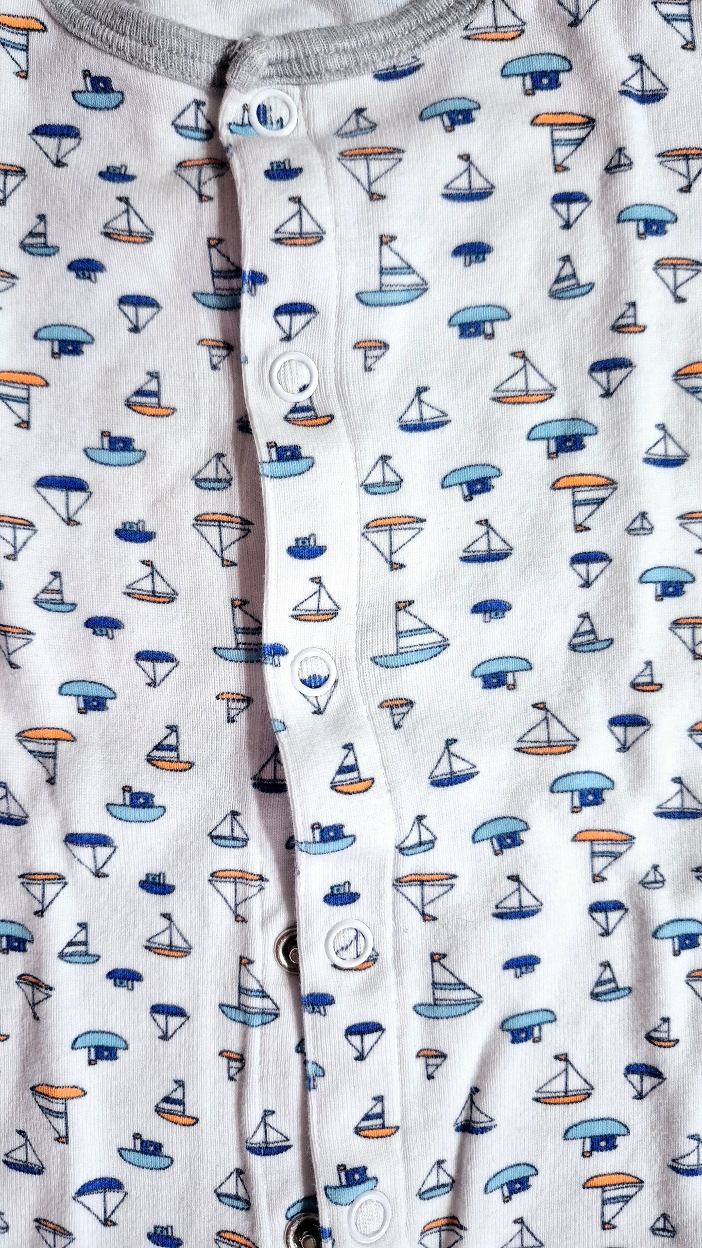 Une Pièce 3-6 mois Carter's (Imparfait tache pale)