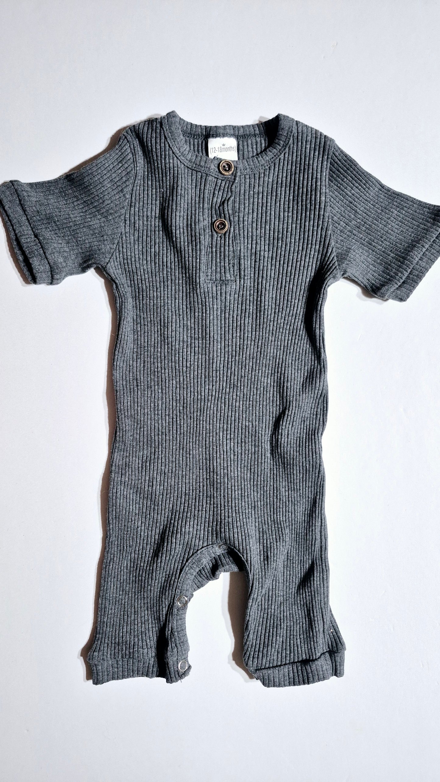 Une Pièce 12-18 mois