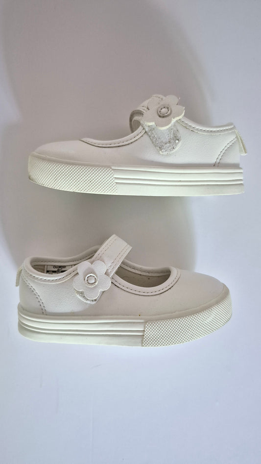 OshKosh Pointure 5M (20 eur)