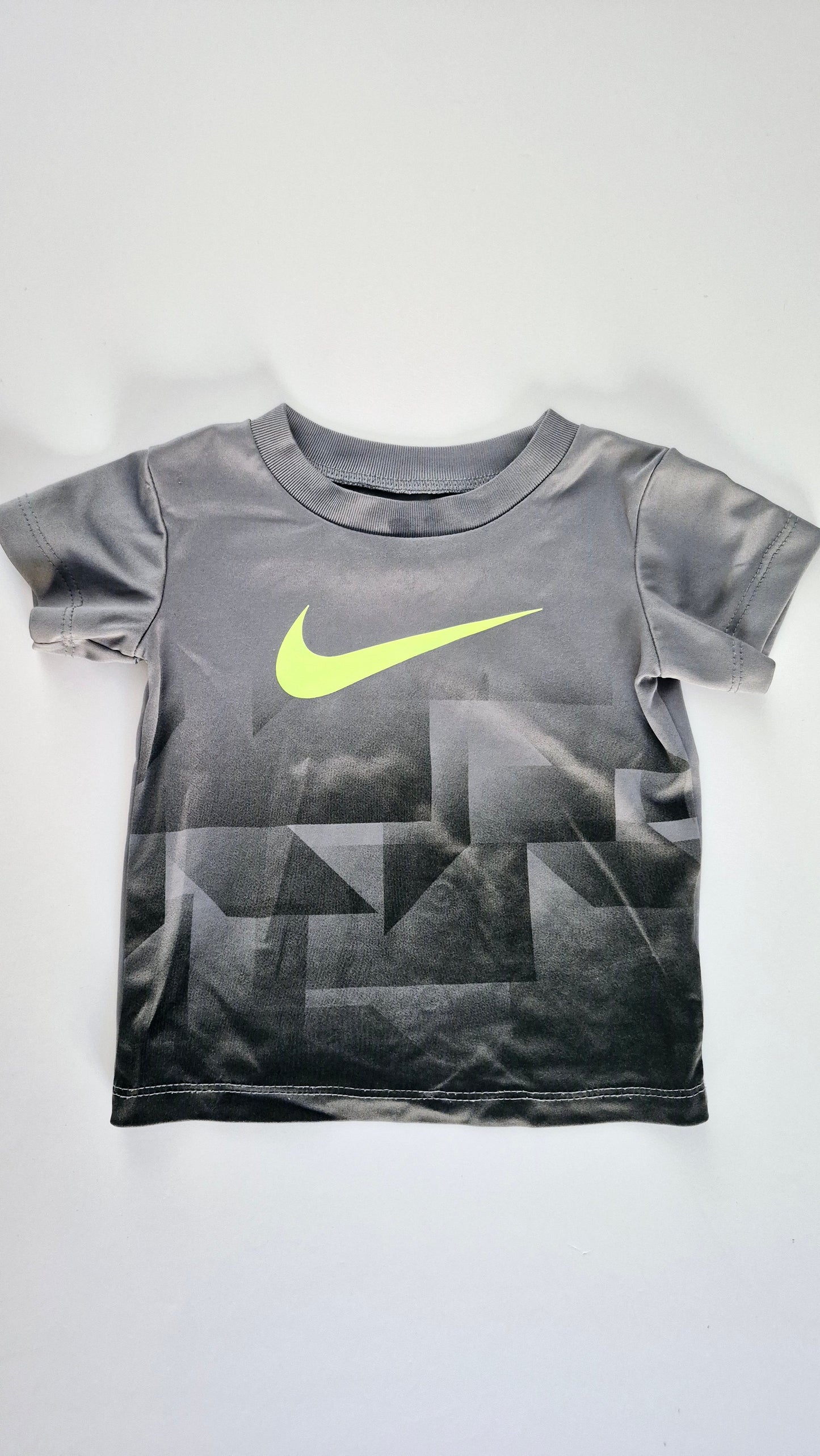 Chandail 12 mois Nike (Imparfait voir photo)