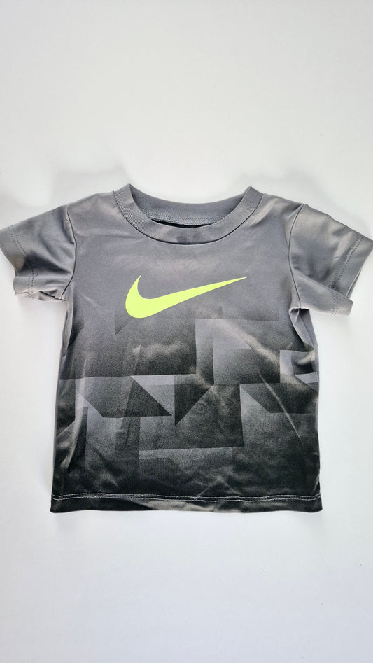 Chandail 12 mois Nike (Imparfait voir photo)