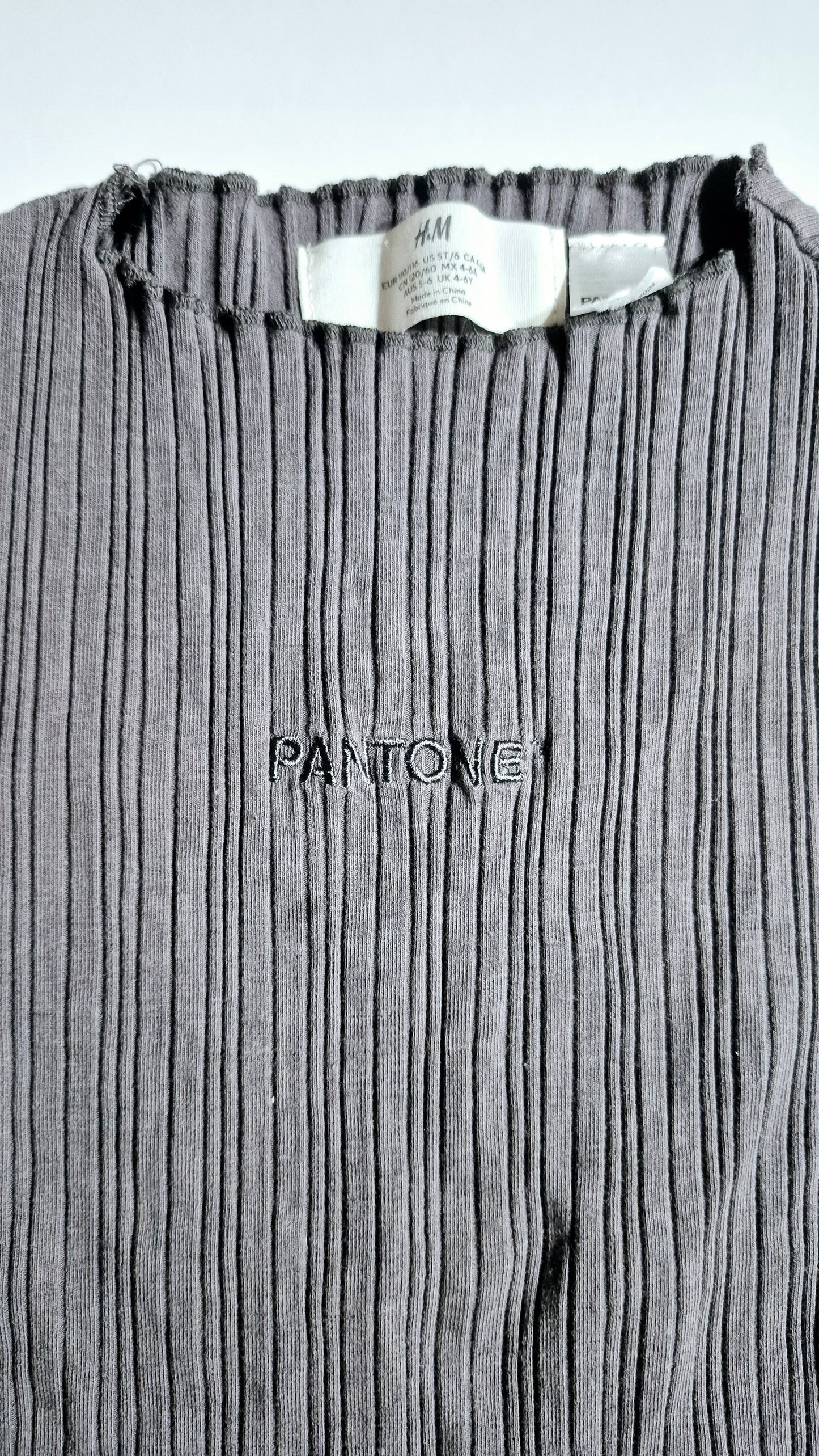 Chandail 4-6T H&M (Imparfait voir photo)