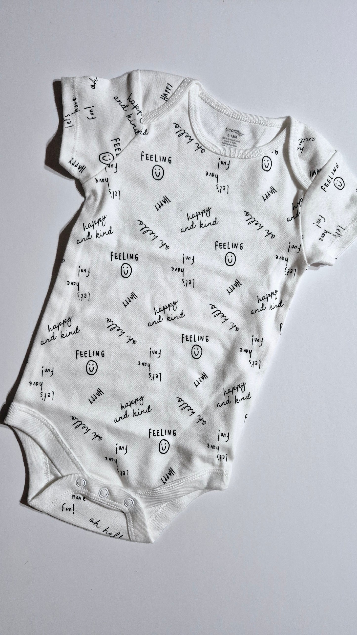 Cache Couche 6-12 mois George Neuf Seulement Lavé