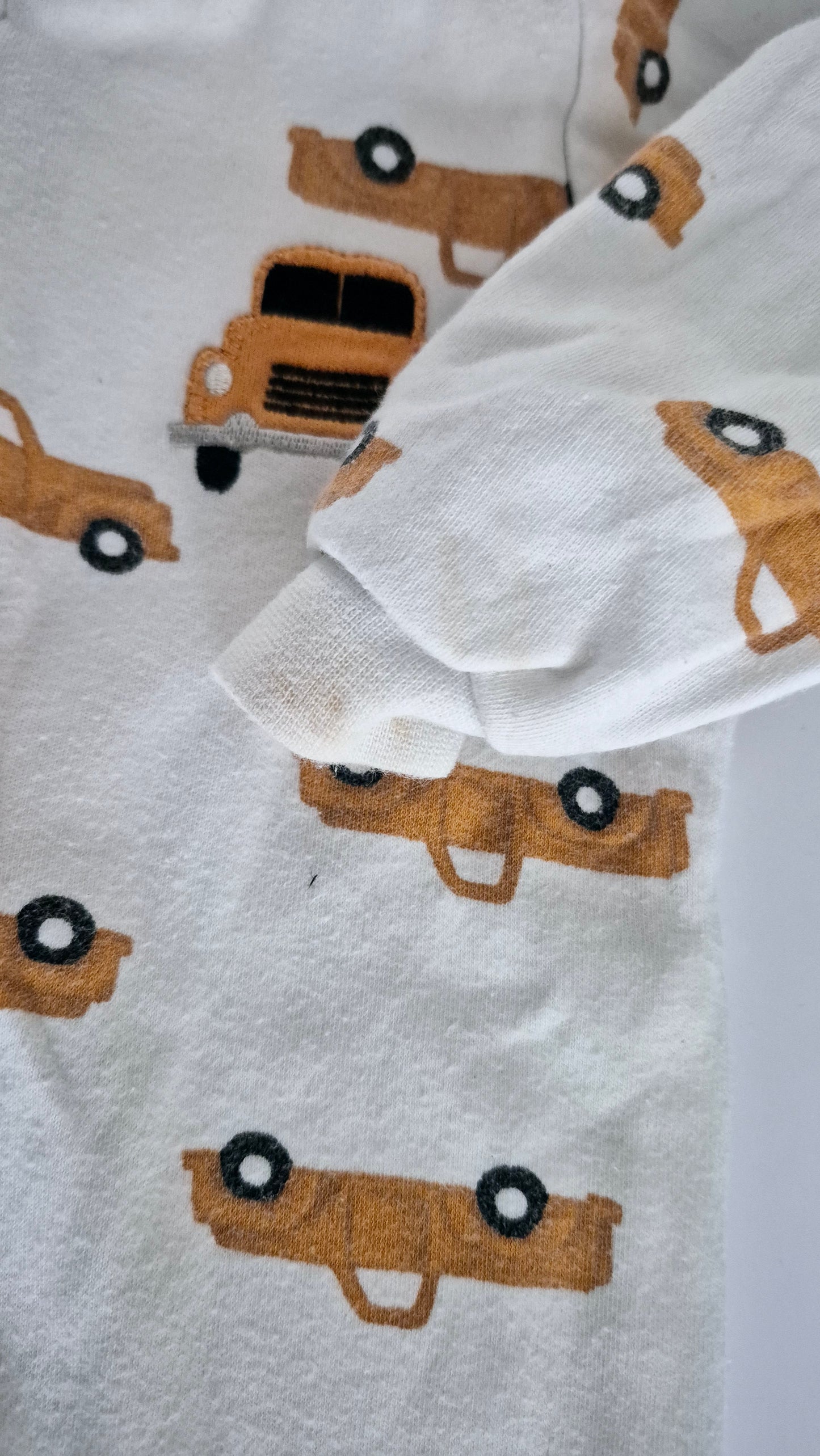 Pyjama 6 mois Pekkle (Imparfait bout de manche taché)