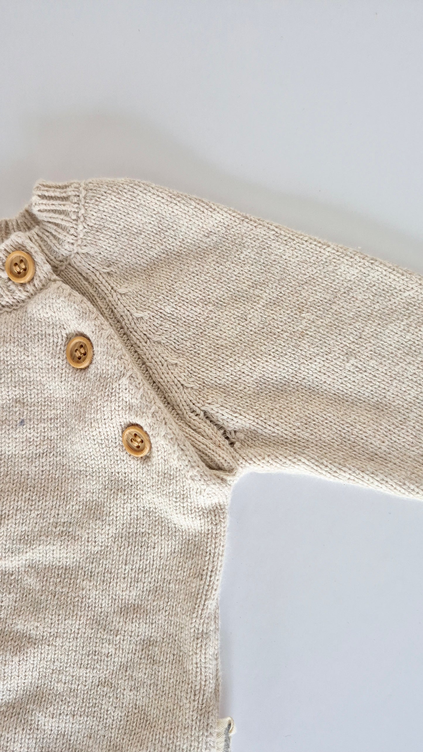 Chandail Tricot 0-3 mois Rabbit&Bear (Imparfait voir photo)