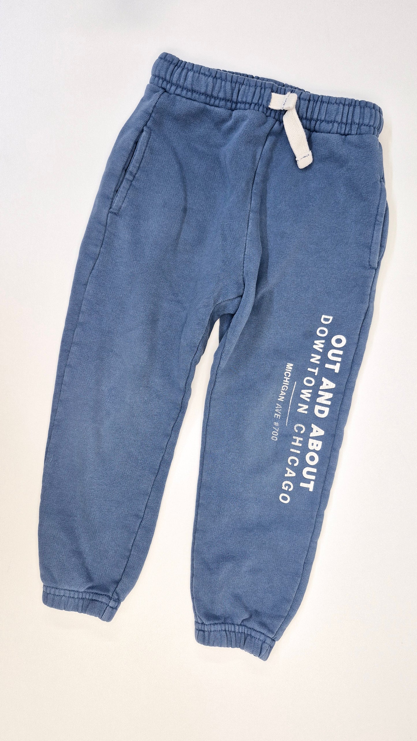 Pantalon 4-5T Zara (imparfait voir photo)