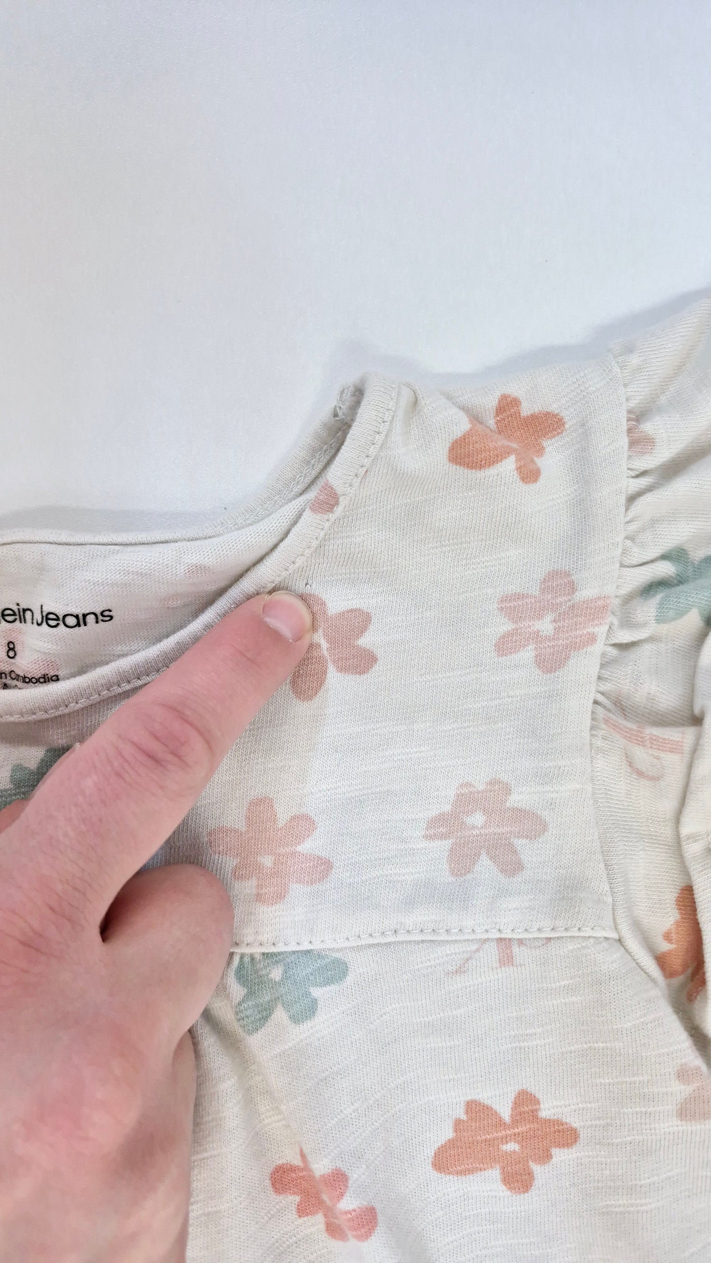 Chandail 8A Calvin Klein (Imparfait mini trou)