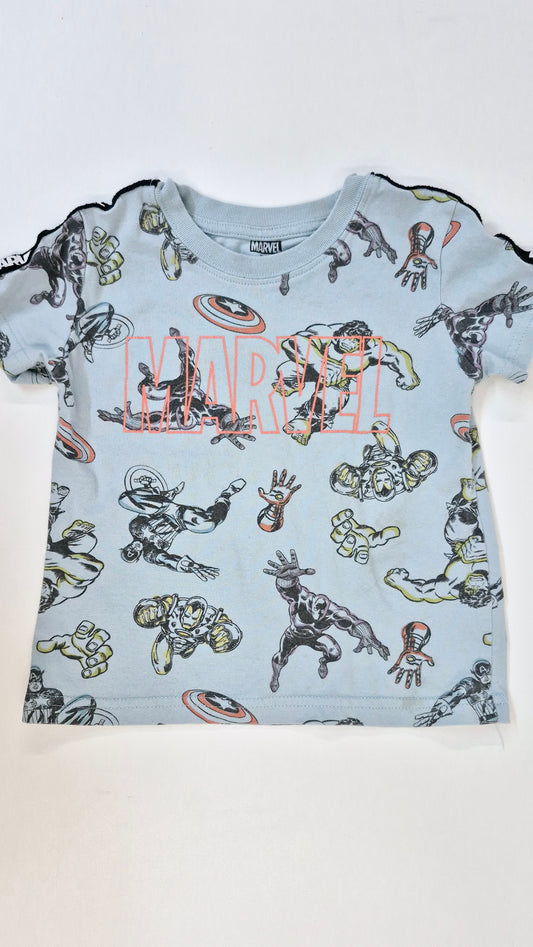 Chandail 5T Marvel (imparfait voir photo)