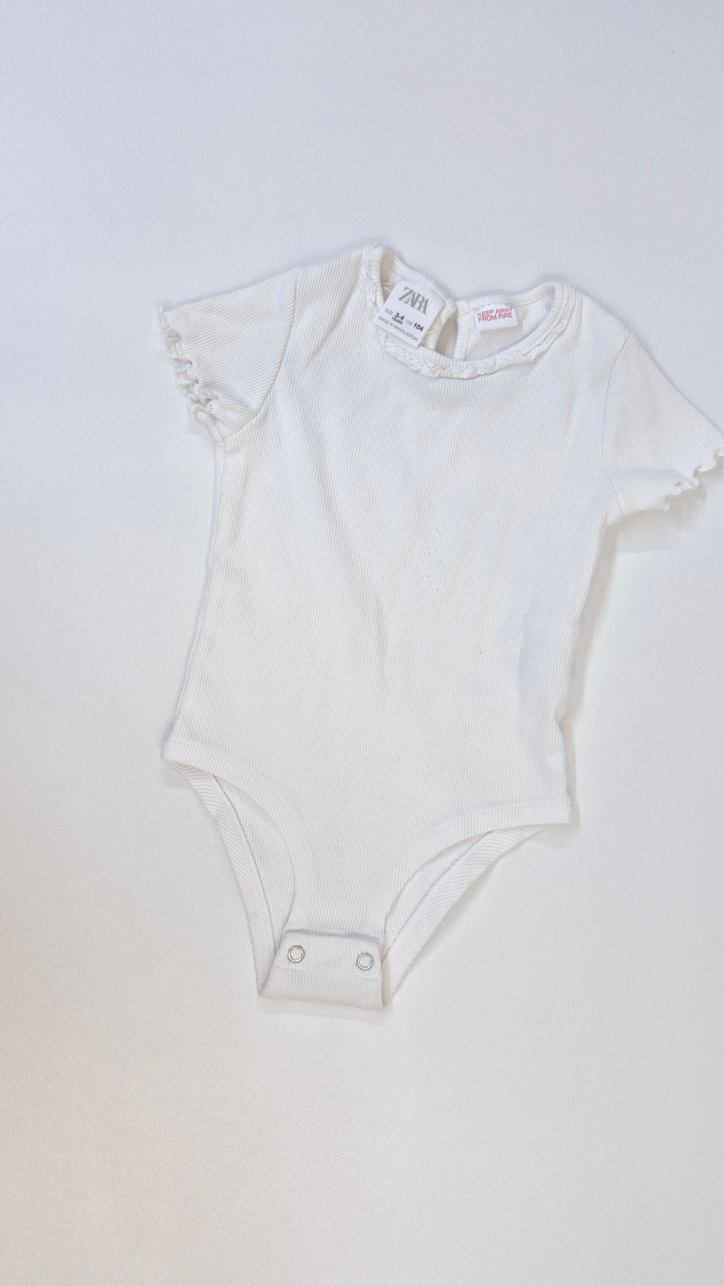 Cache Couche 3-4T Zara (imparfait voir photo)