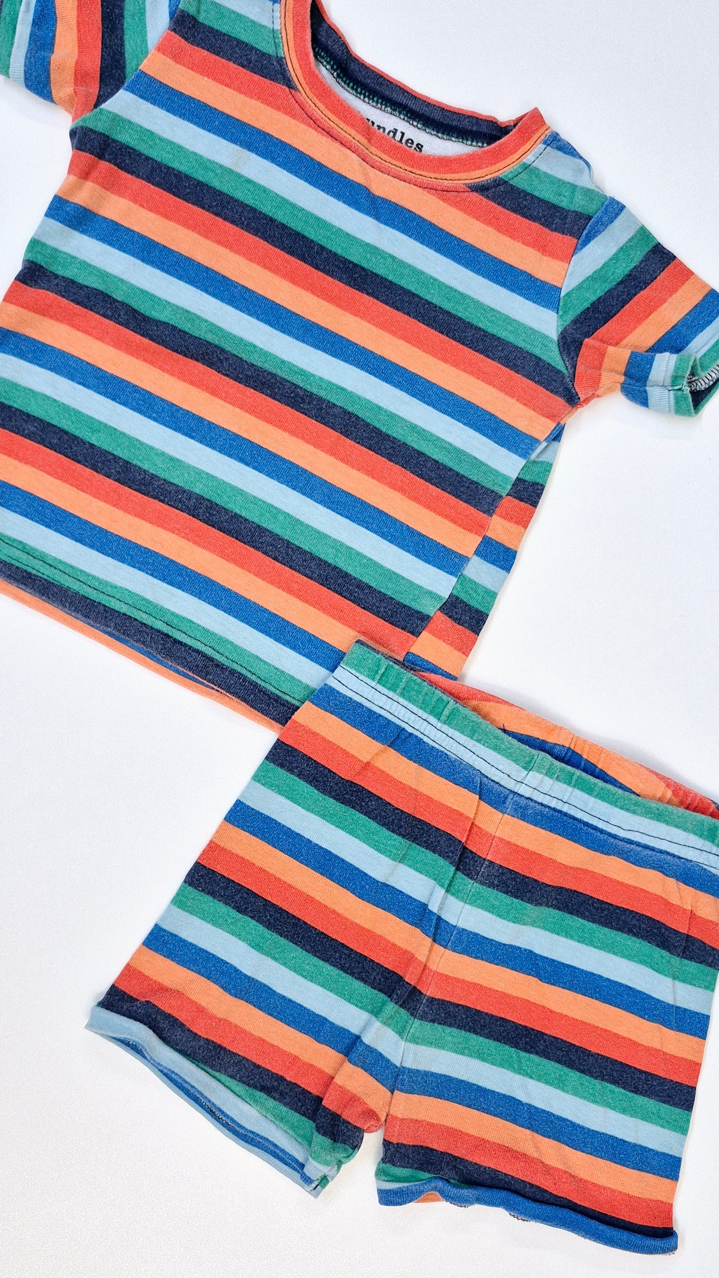 Pyjama 18-24 mois Bundles (Petite tache pale dans le haut du chandail)