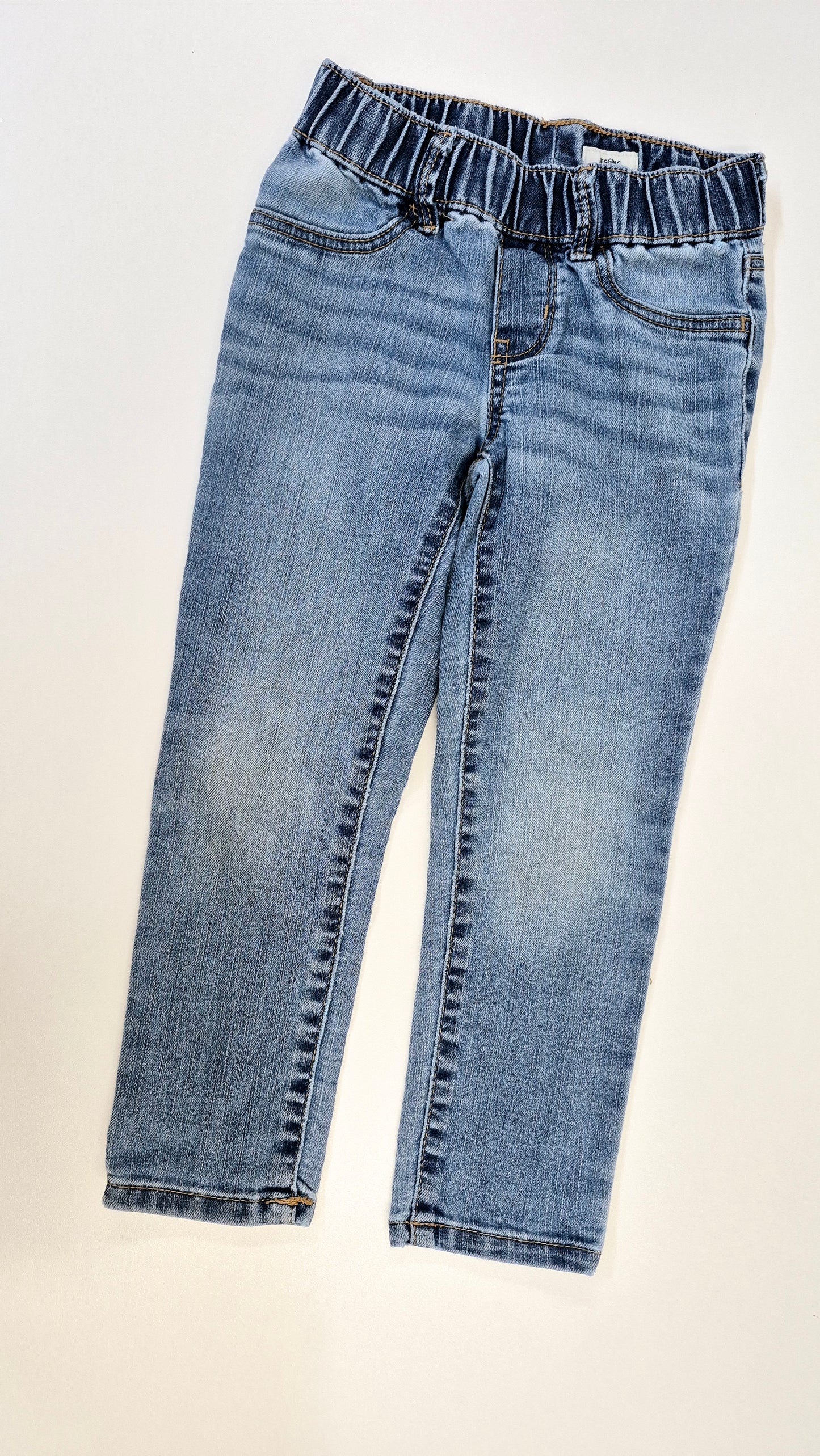 Pantalon 4T OshKosh (légèrement Imparfait au genoux)