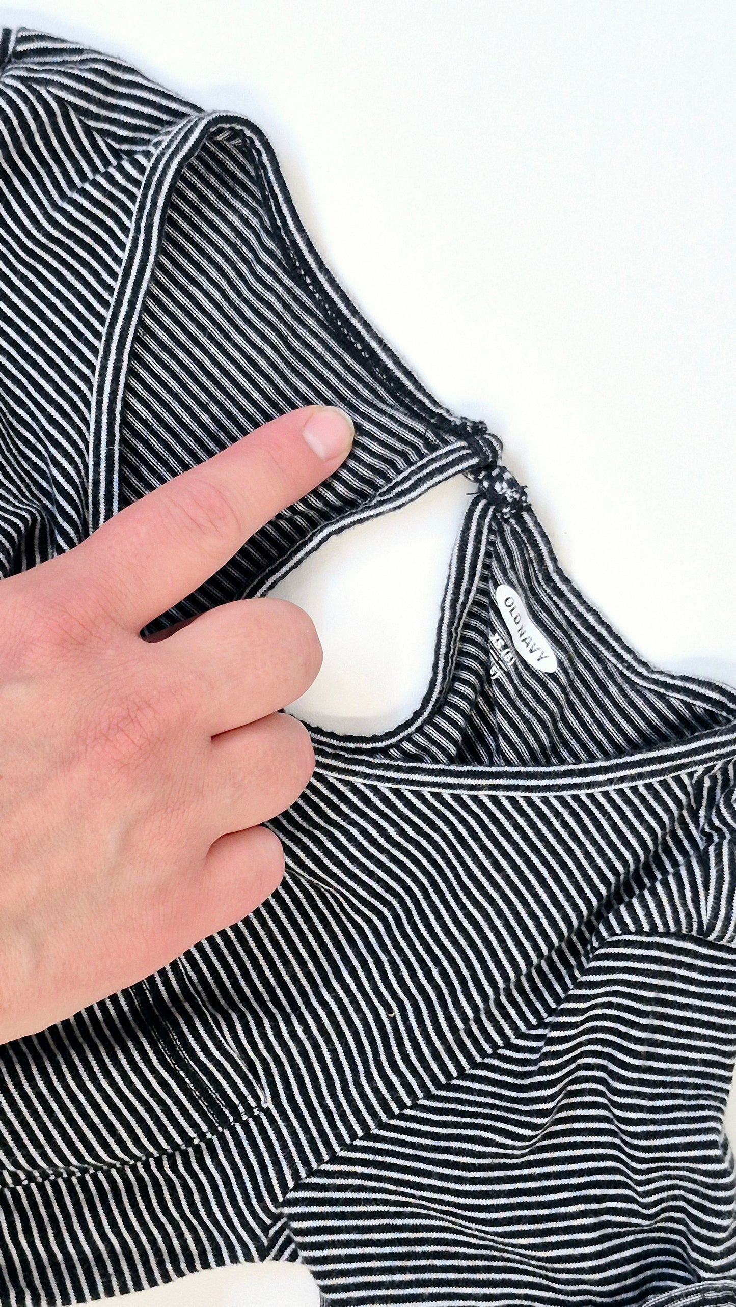 Une Pièce 5T Old Navy (Imparfait mini trou derrière)