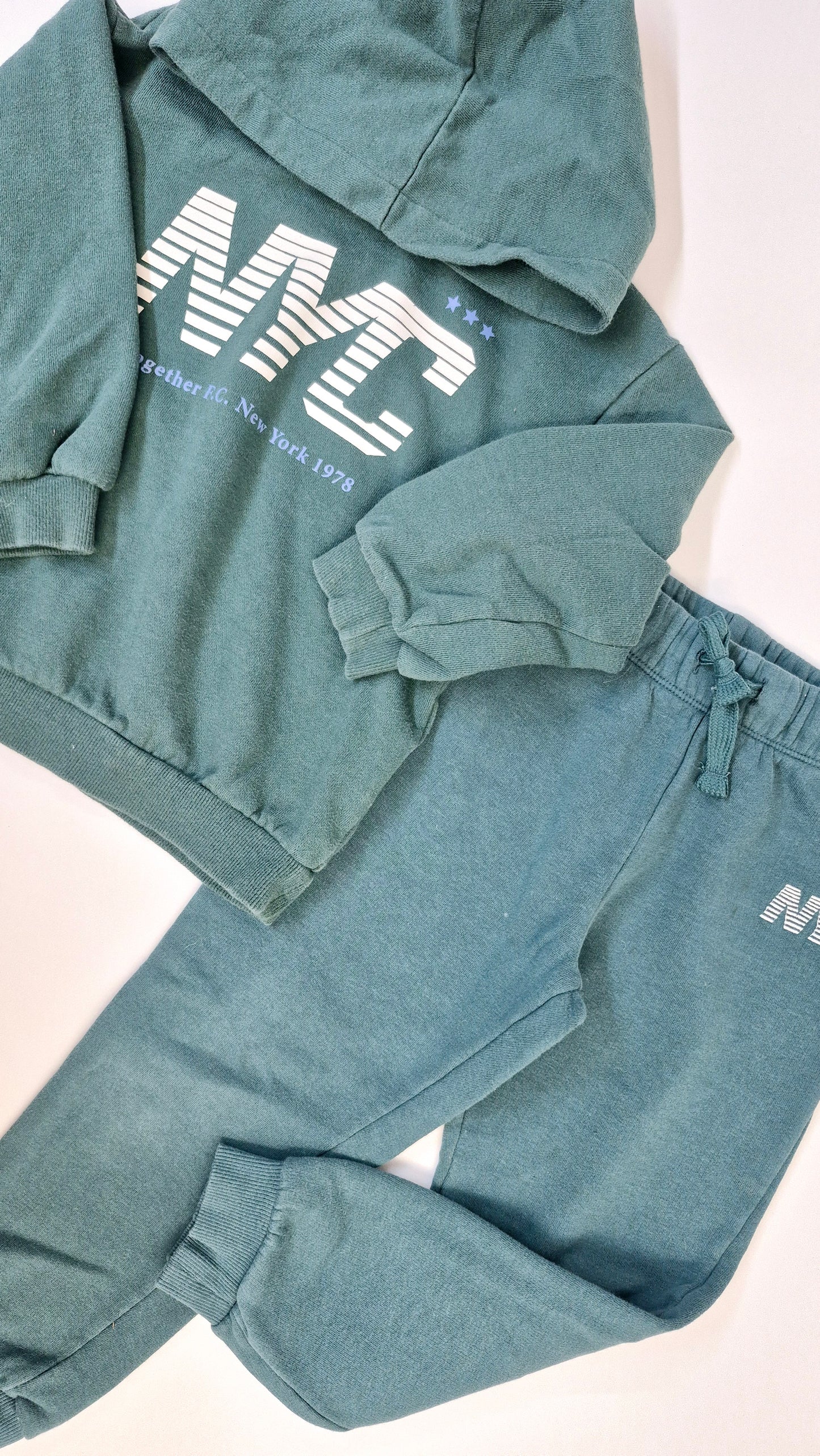 Ensemble 4-5T H&M (Imparfait tache voir photo)