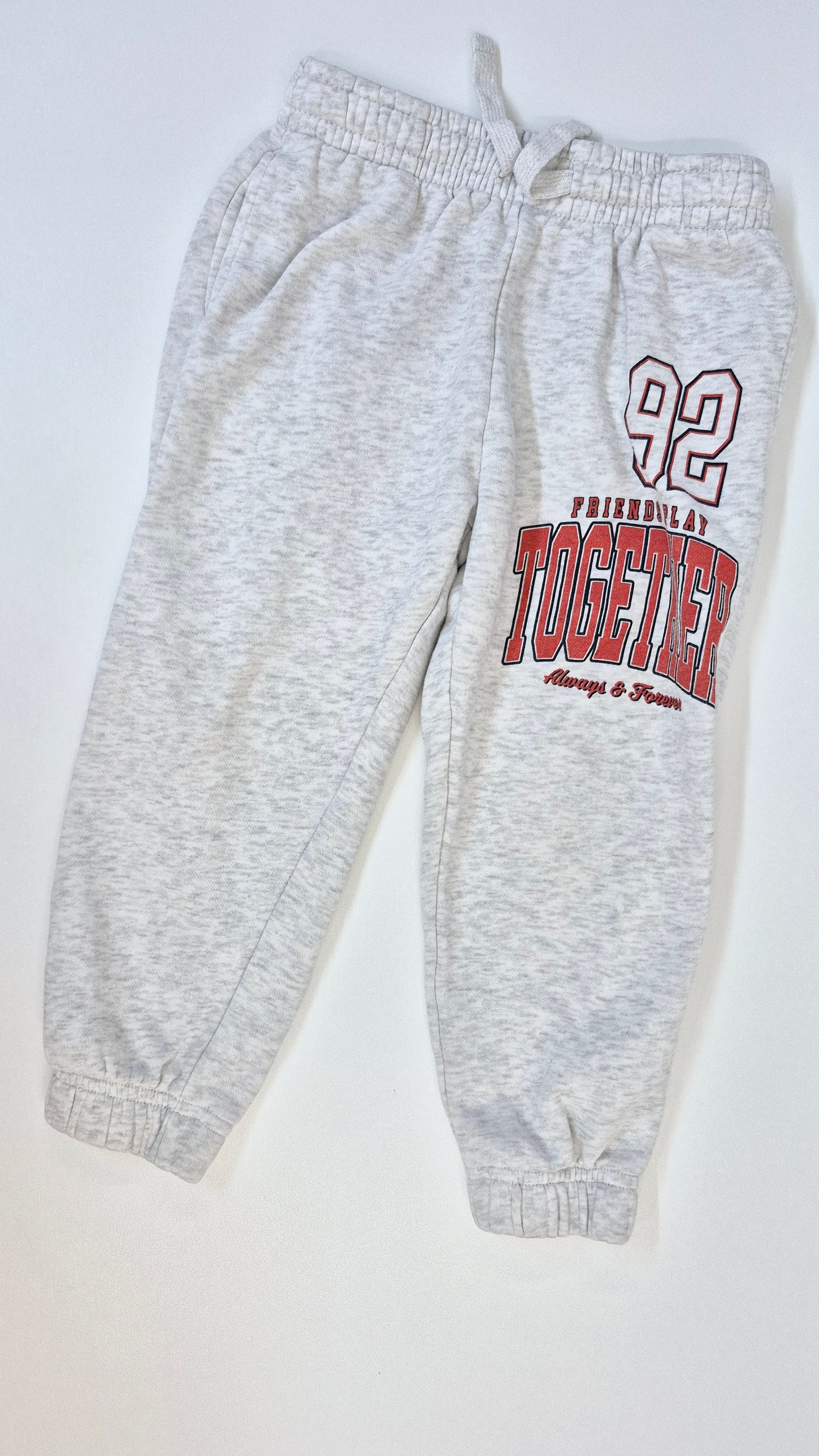Pantalon 3-4T H&M (Imparfait très leger sur un genou)