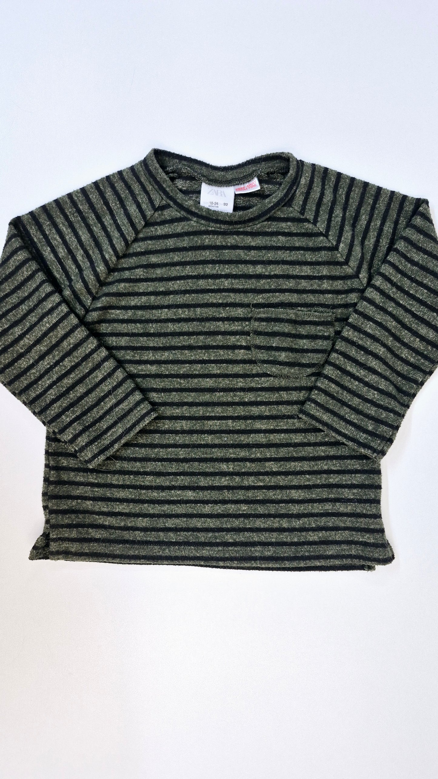 Chandail 18-24 mois Zara (imparfait voir photo)