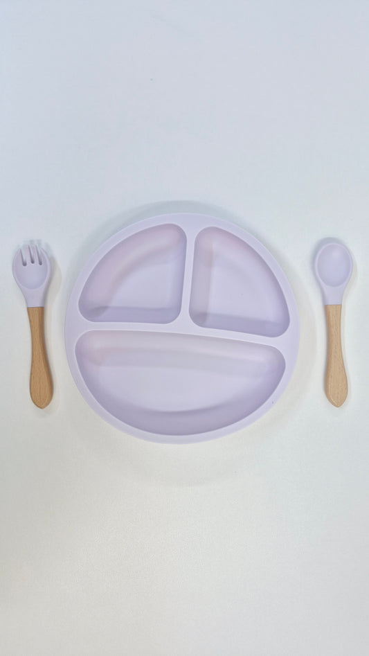 Assiette en silicone avec ustensiles en bois