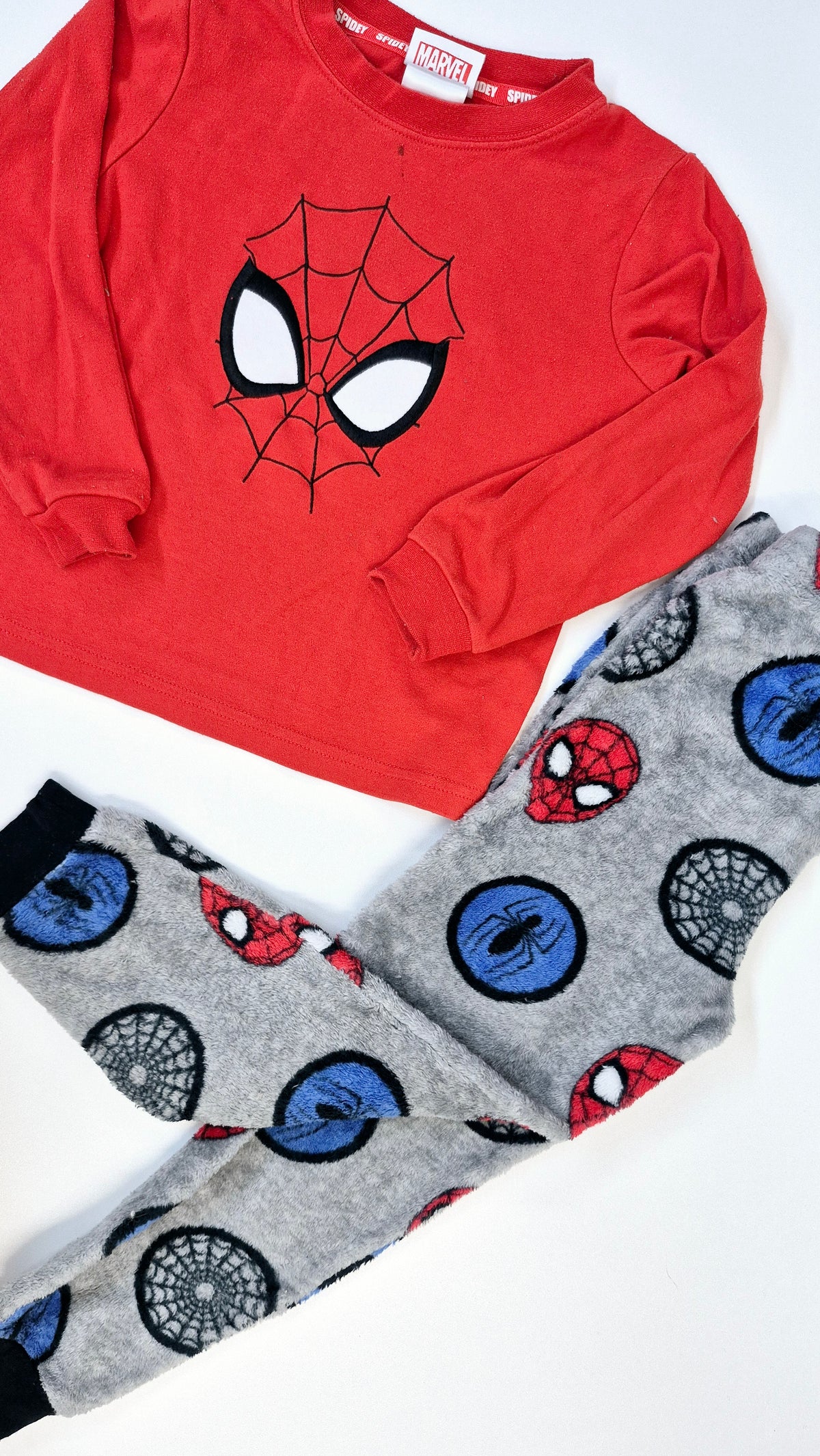 Pyjama 4-5T Marvel (Imparfait voir photo)