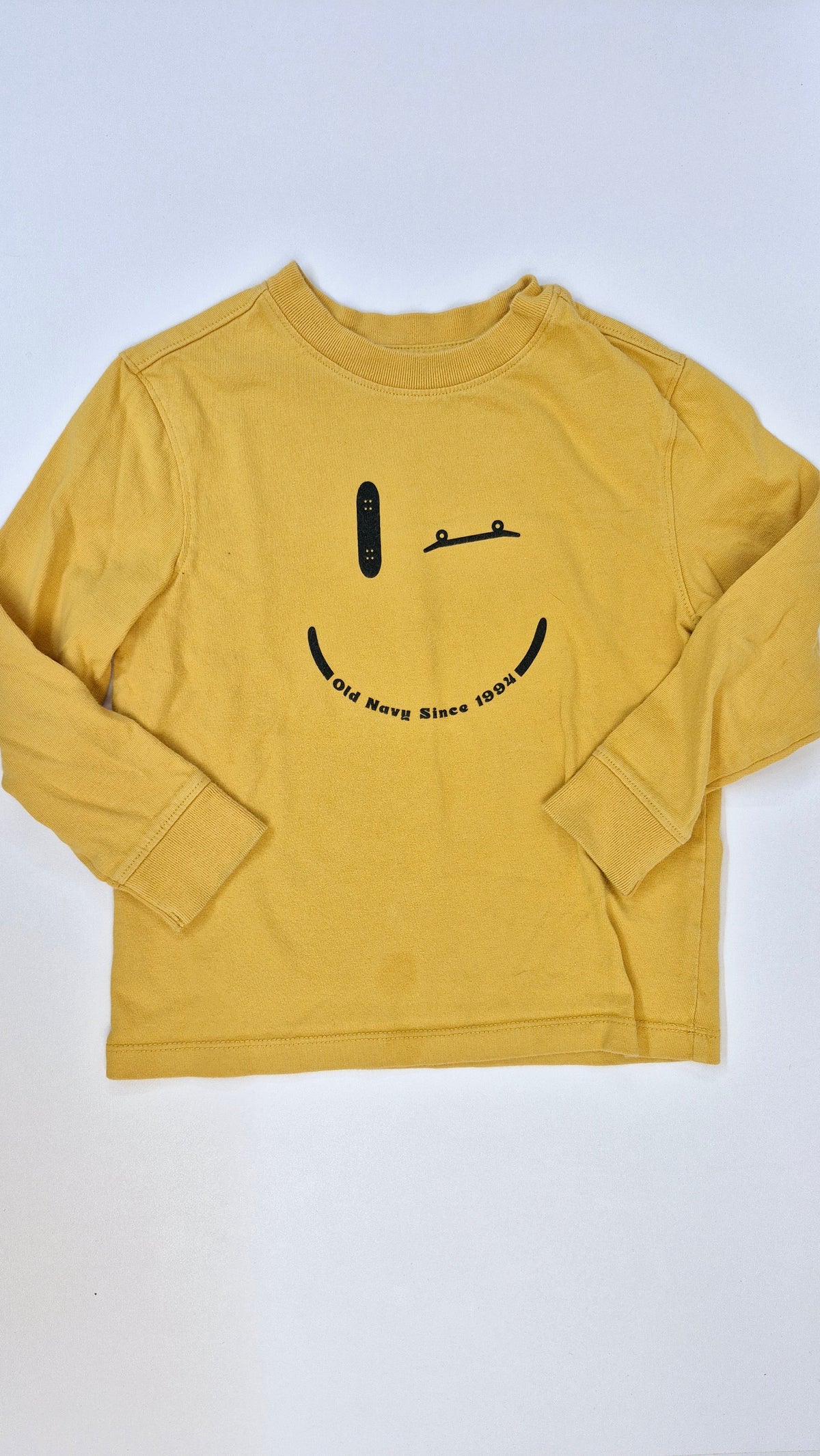 Chandail 5T Old Navy (Imparfait voir photo)