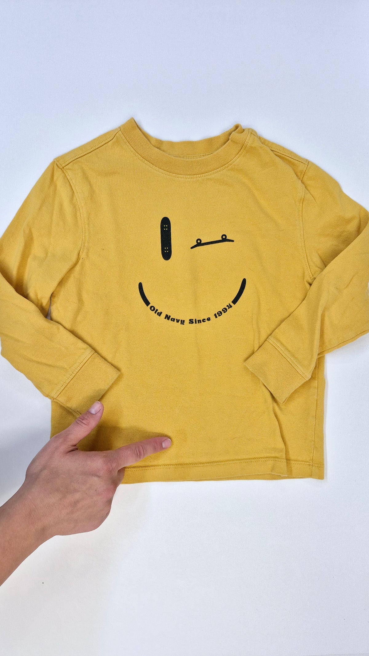 Chandail 5T Old Navy (Imparfait voir photo)