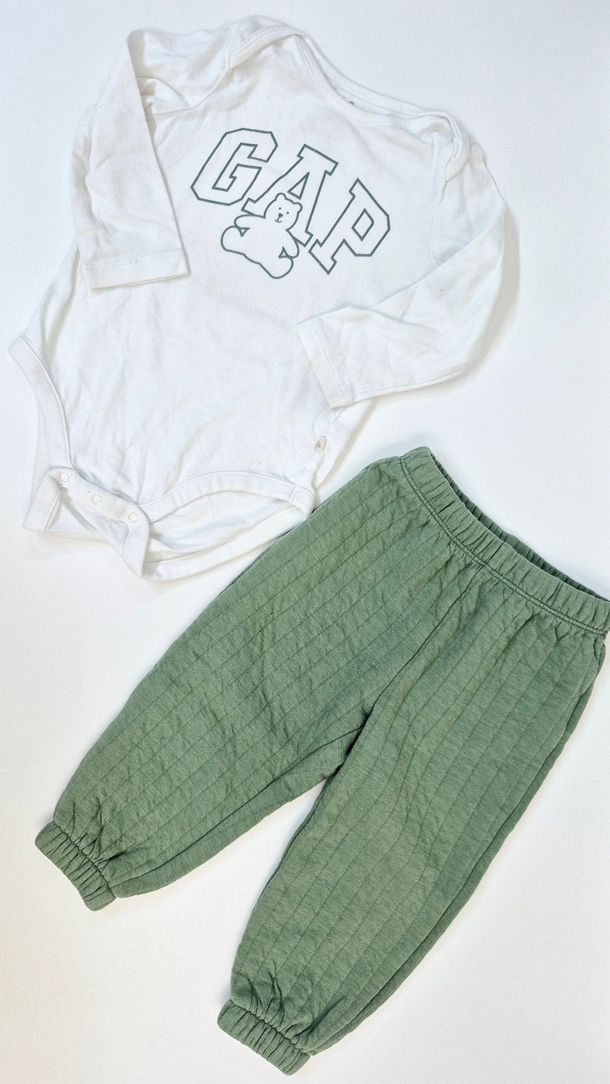Ensemble 12-18 mois Baby Gap (Imparfait voir photo)