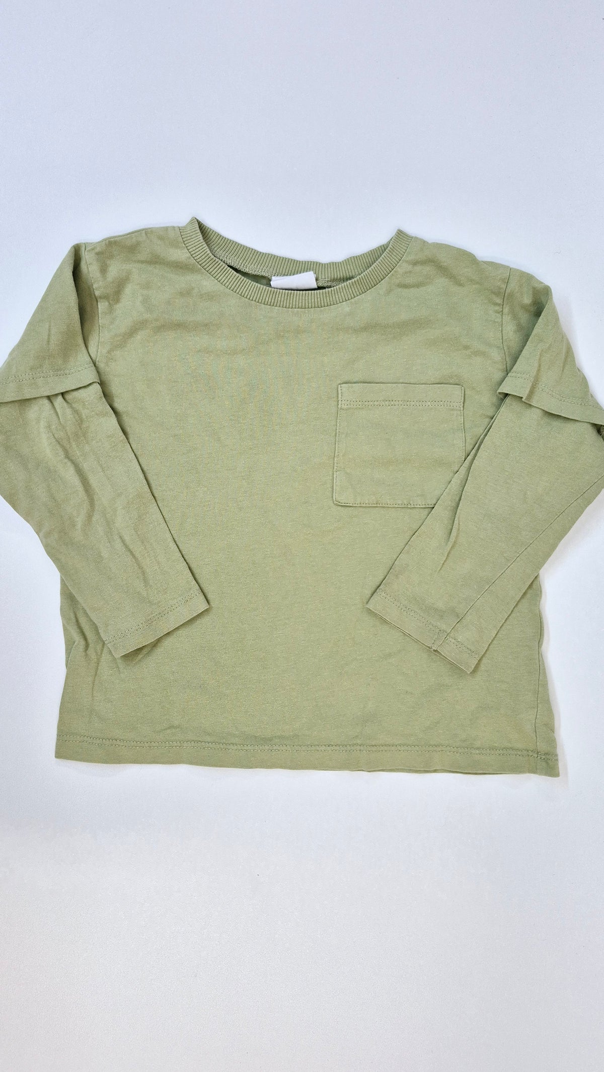 Chandail 4-5T Zara (imparfait léger voir photo)