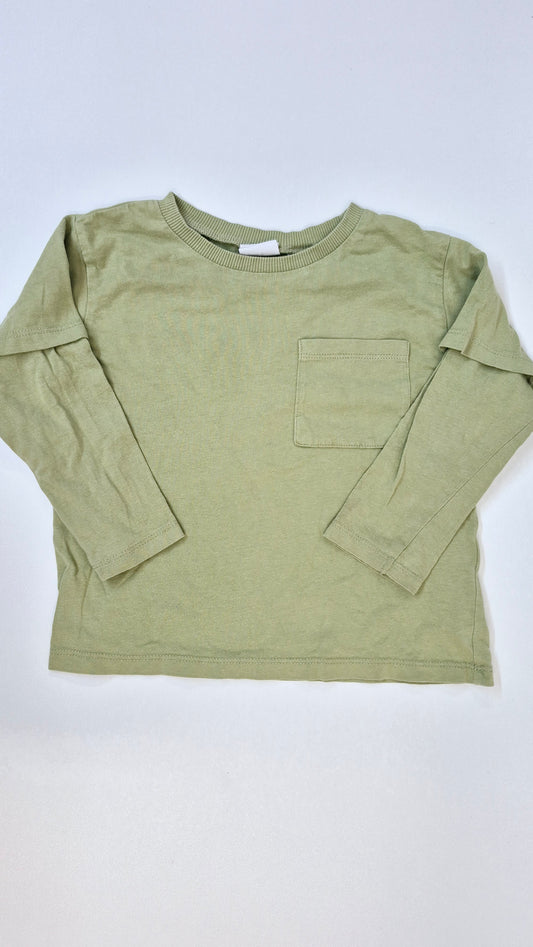 Chandail 4-5T Zara (imparfait léger voir photo)