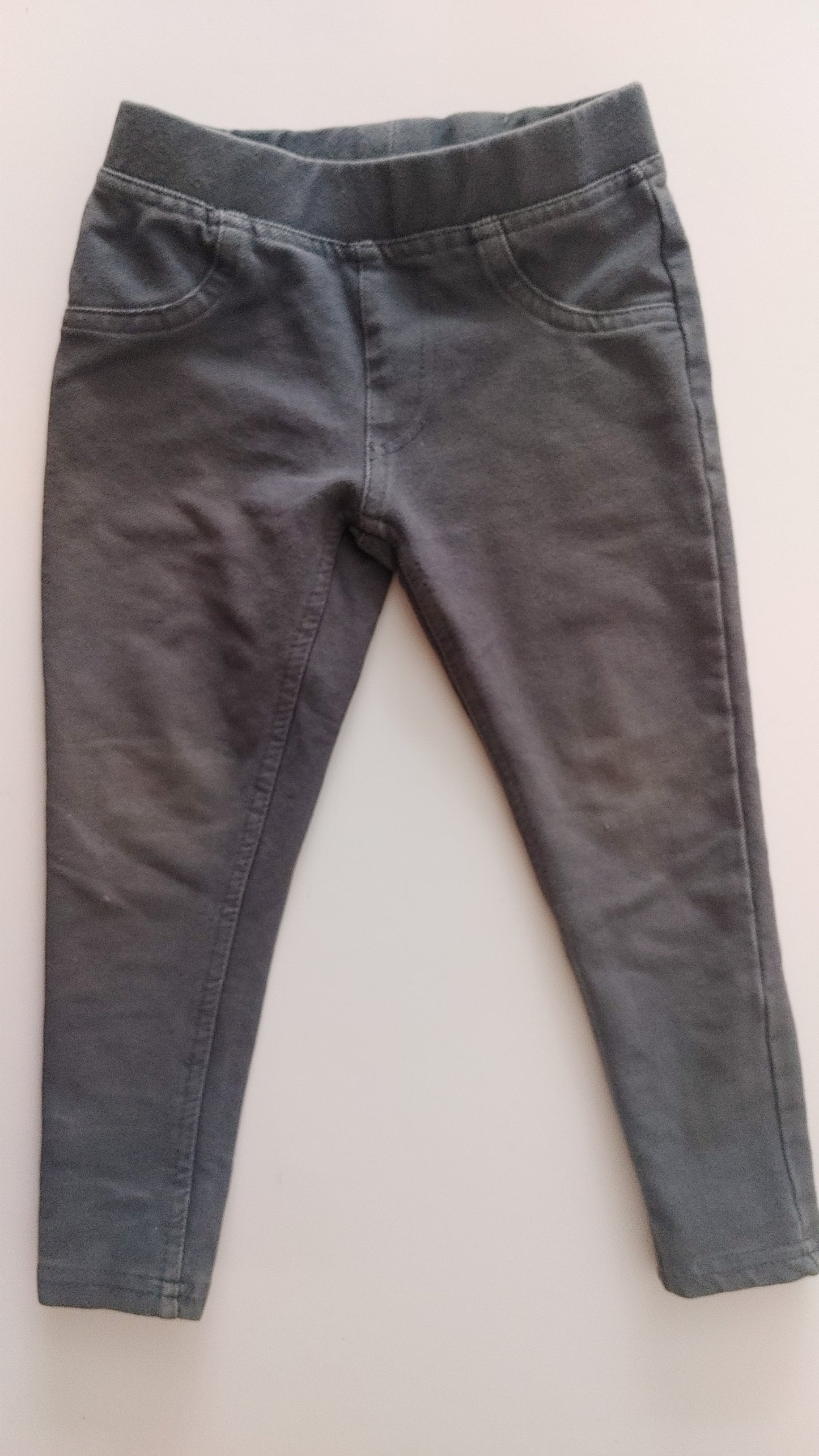 Pantalon 2T OshKosh (genoux user très leger)