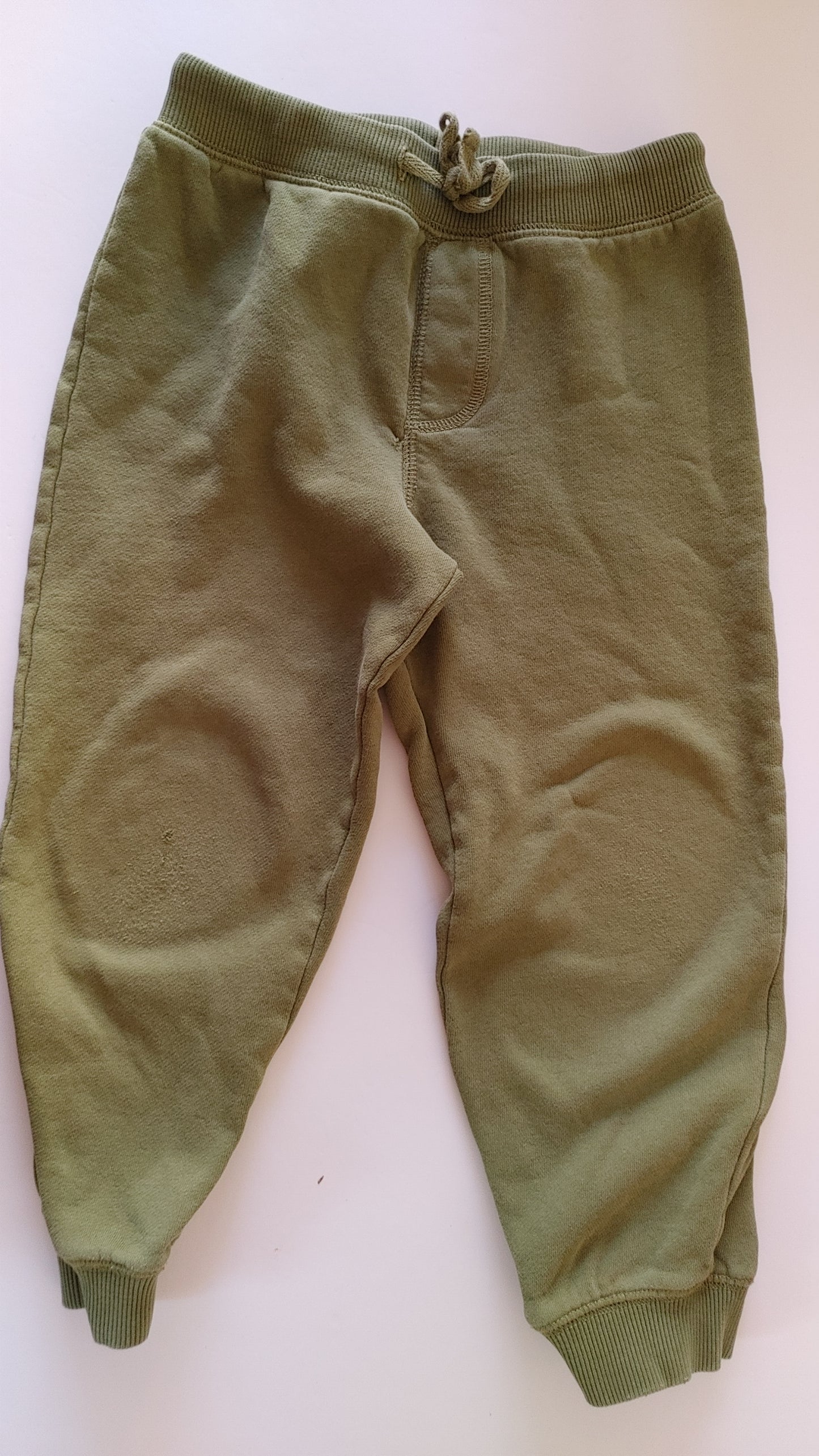 Pantalon 5T Carter's (imparfait)